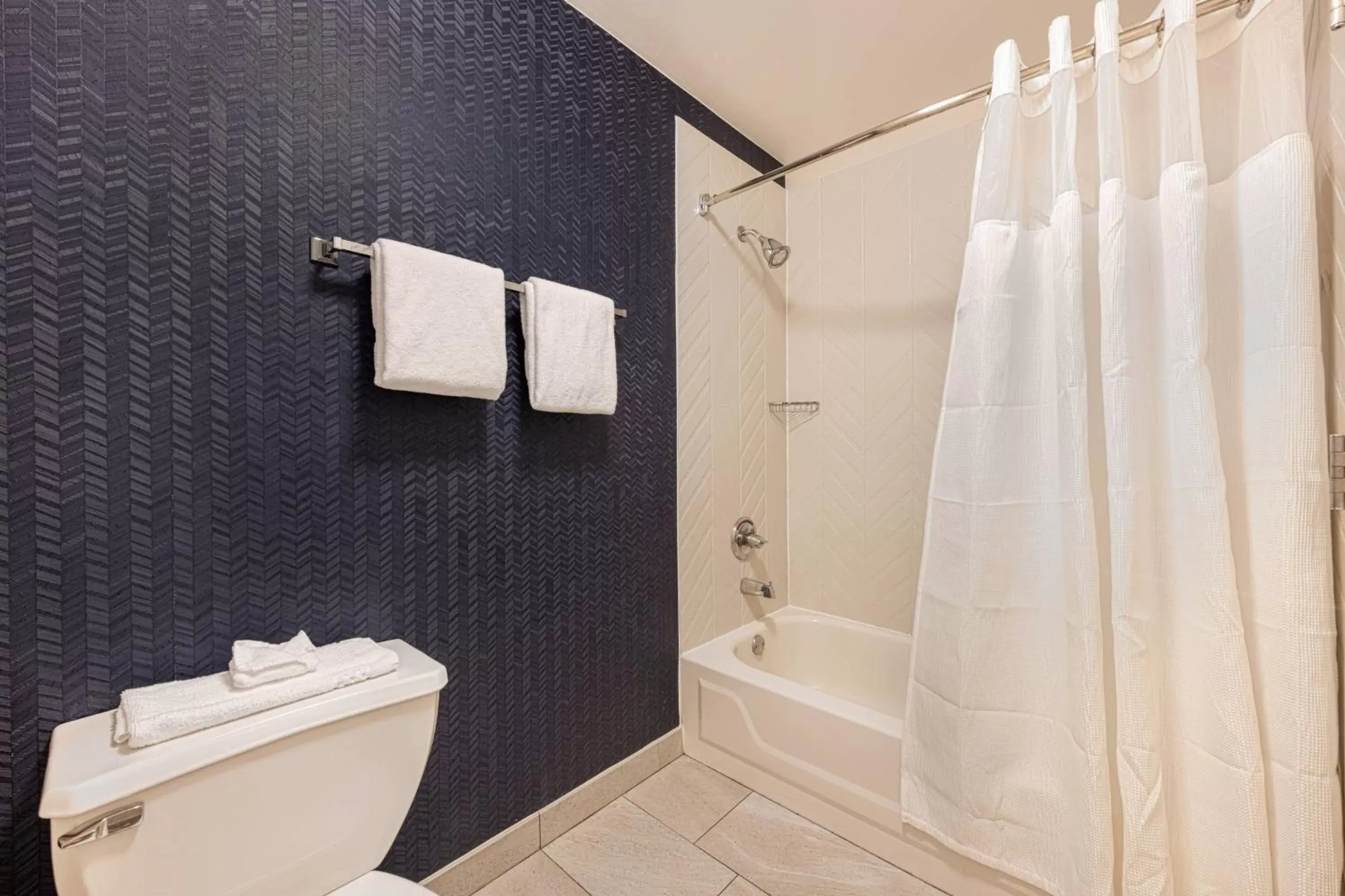 Bathroom in Fairfield Inn & Suites by Marriott Chicago Naperville