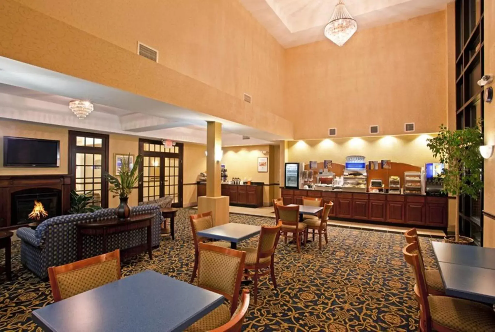 Breakfast, Restaurant/Places to Eat in Holiday Inn Express Hotel & Suites Cleveland-Richfield, an IHG Hotel