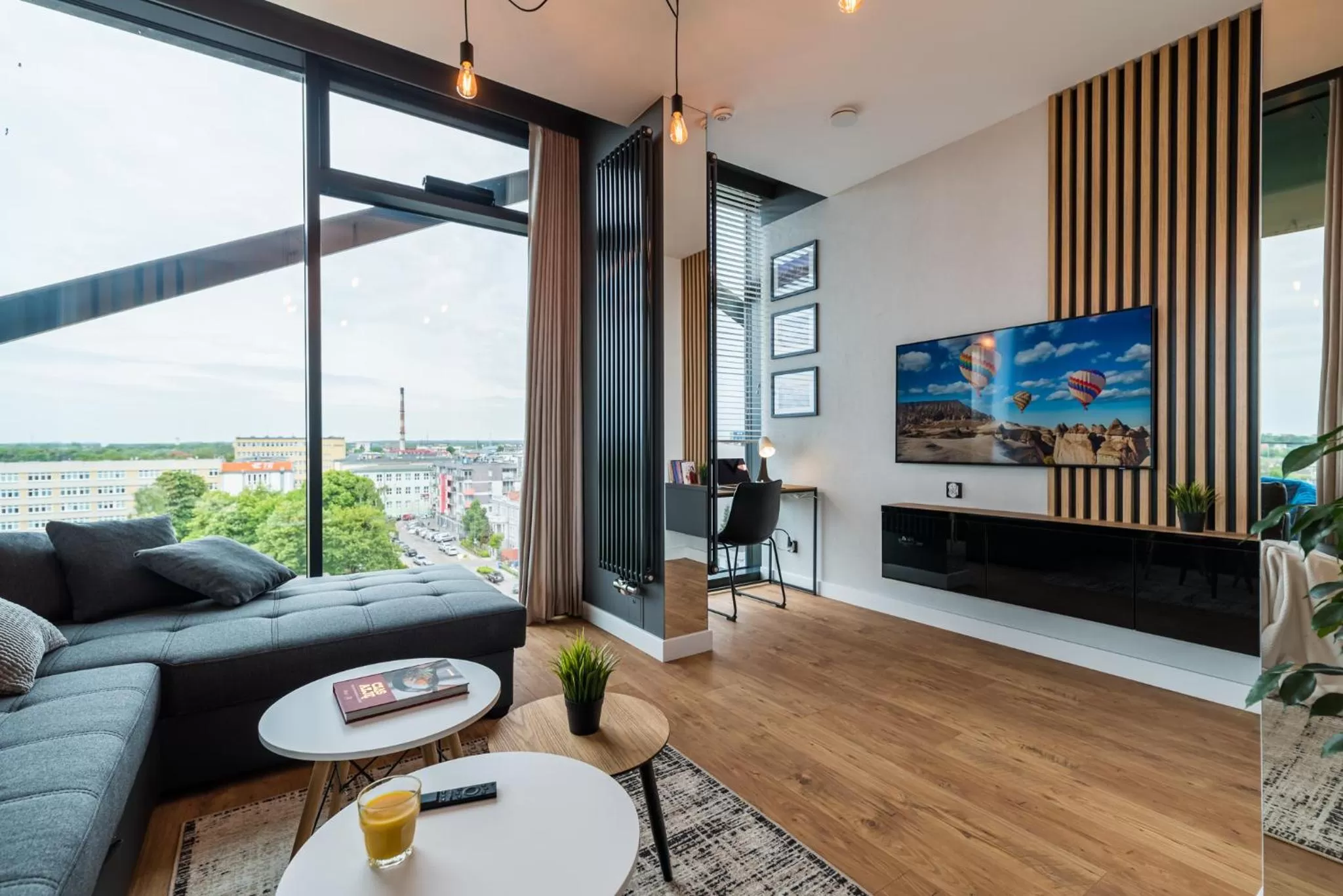 Communal lounge/ TV room in Q18 ApartHotel