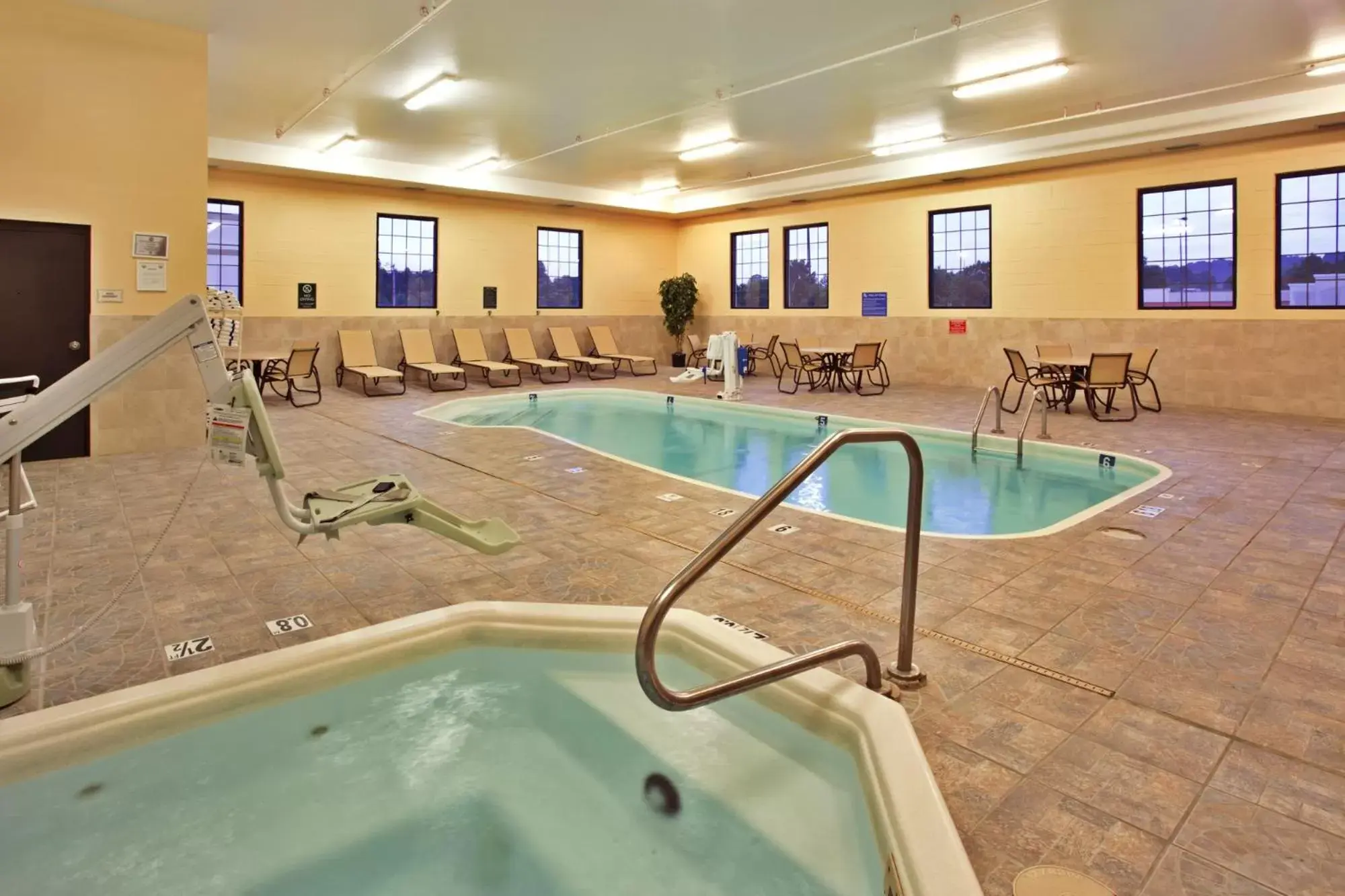 , Swimming Pool in La Quinta Inn & Suites - New River Gorge National Park