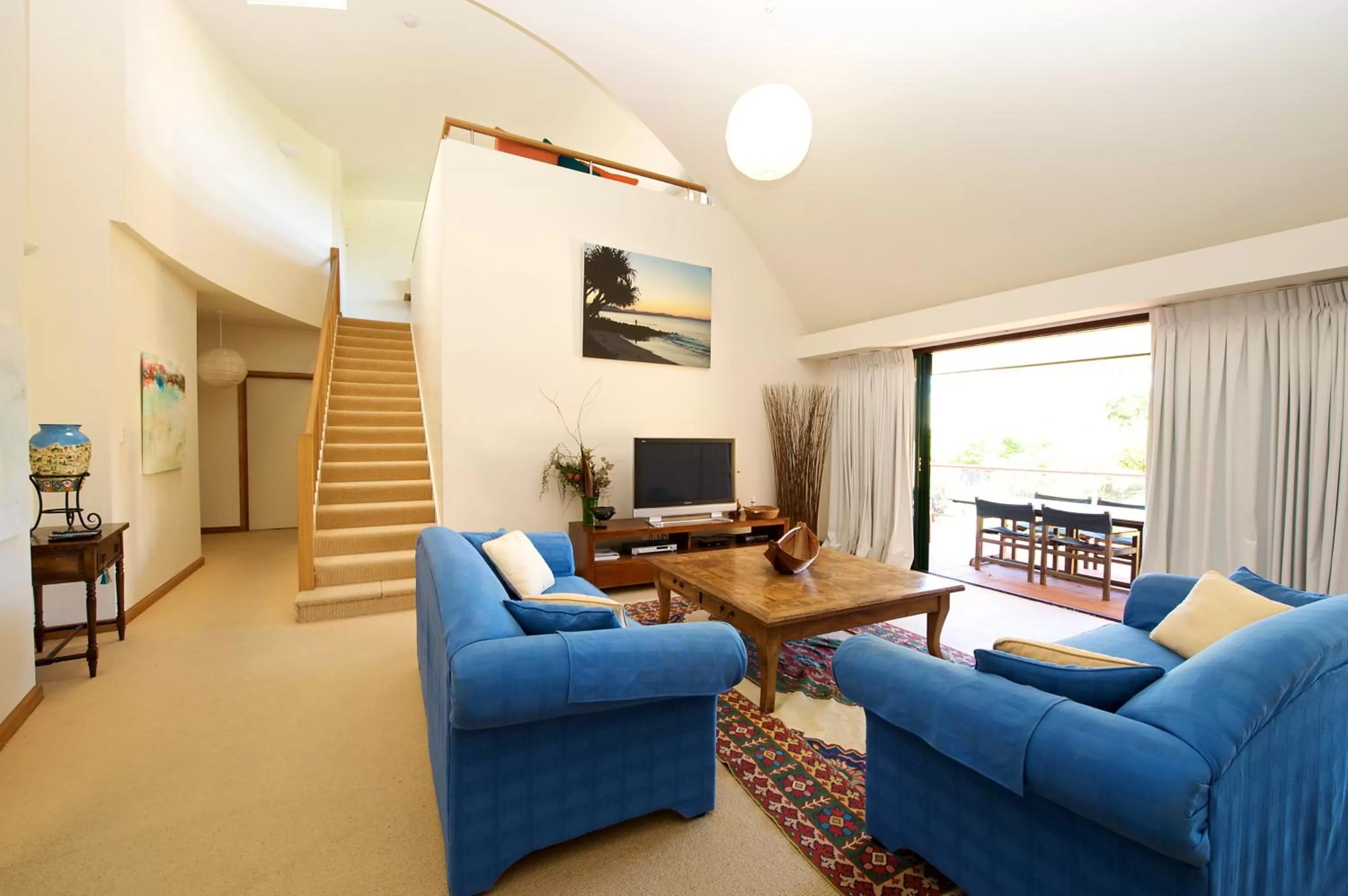 Photo of the whole room in Byron Links Apartments