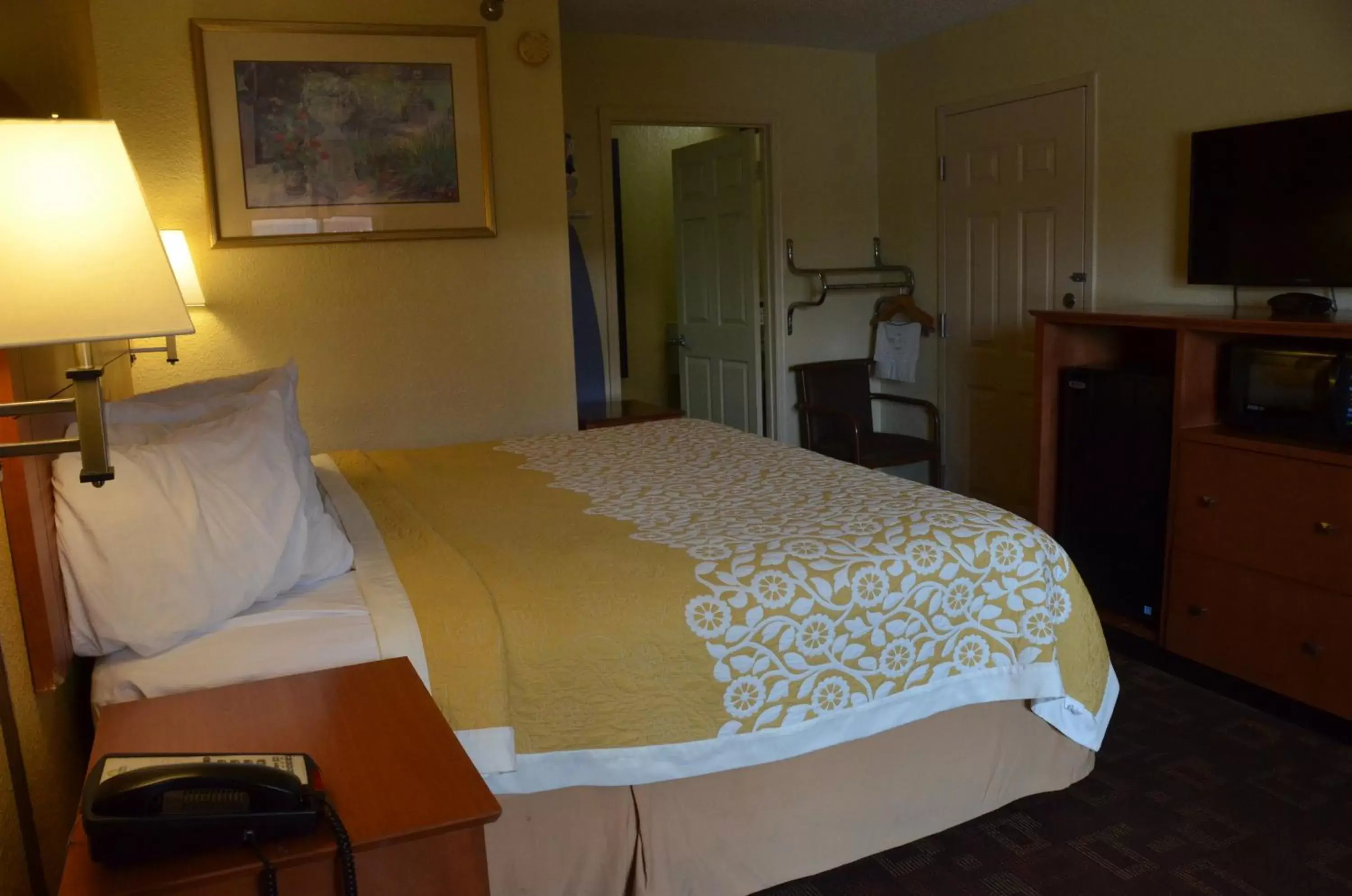 Bedroom, Bed in Days Inn by Wyndham Airport Nashville East