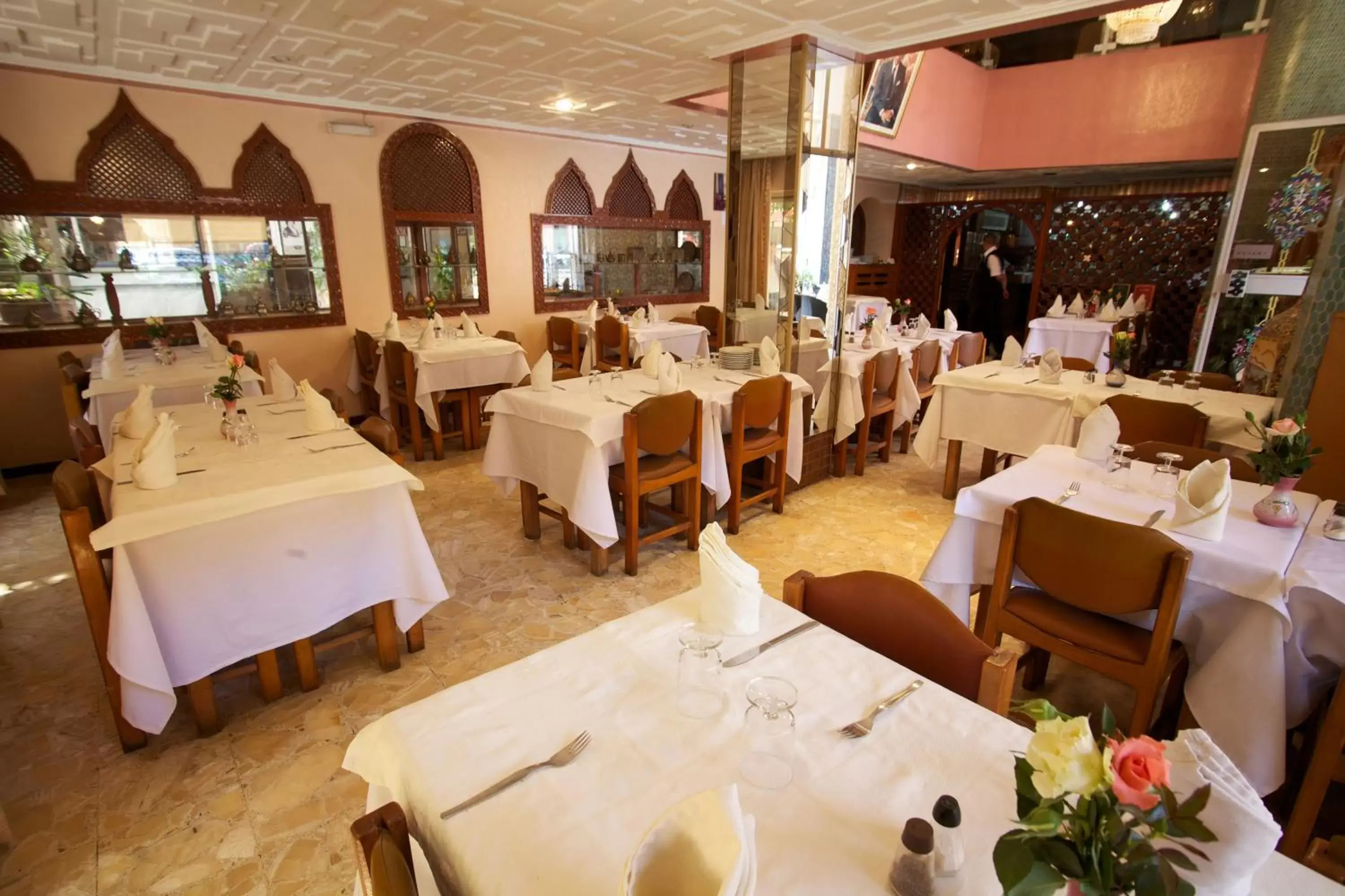 Restaurant/Places to Eat in Hotel Tachfine