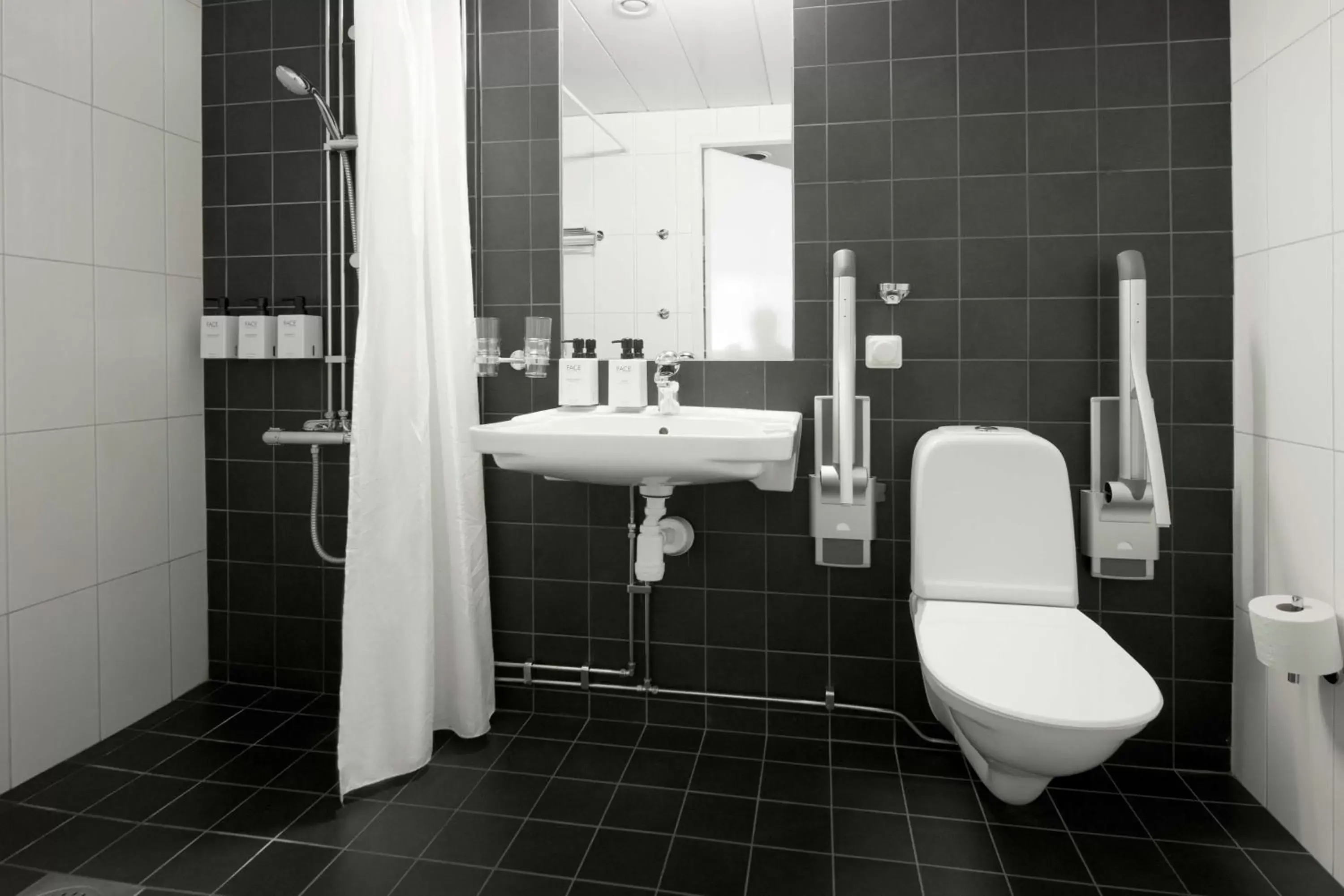 Bathroom in Scandic Sundsvall City
