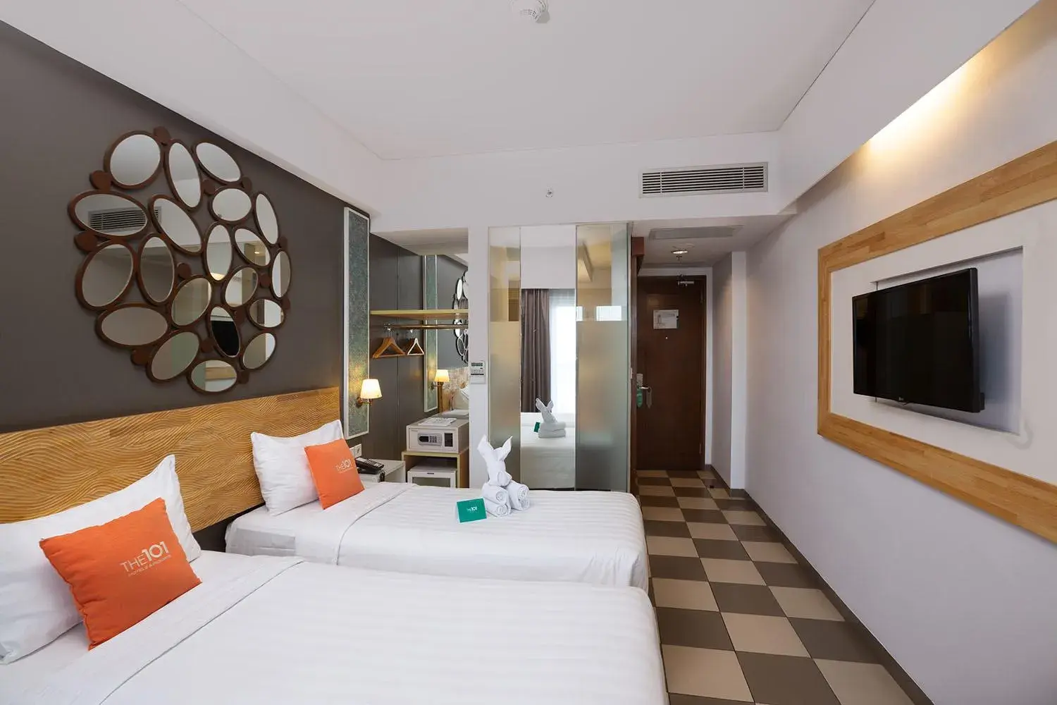 Deluxe Double or Twin Room Balcony with City View in THE 1O1 Yogyakarta Tugu Deluxe Double or Twin Room Balcony with City View in THE 1O1 Yogyakarta Tugu