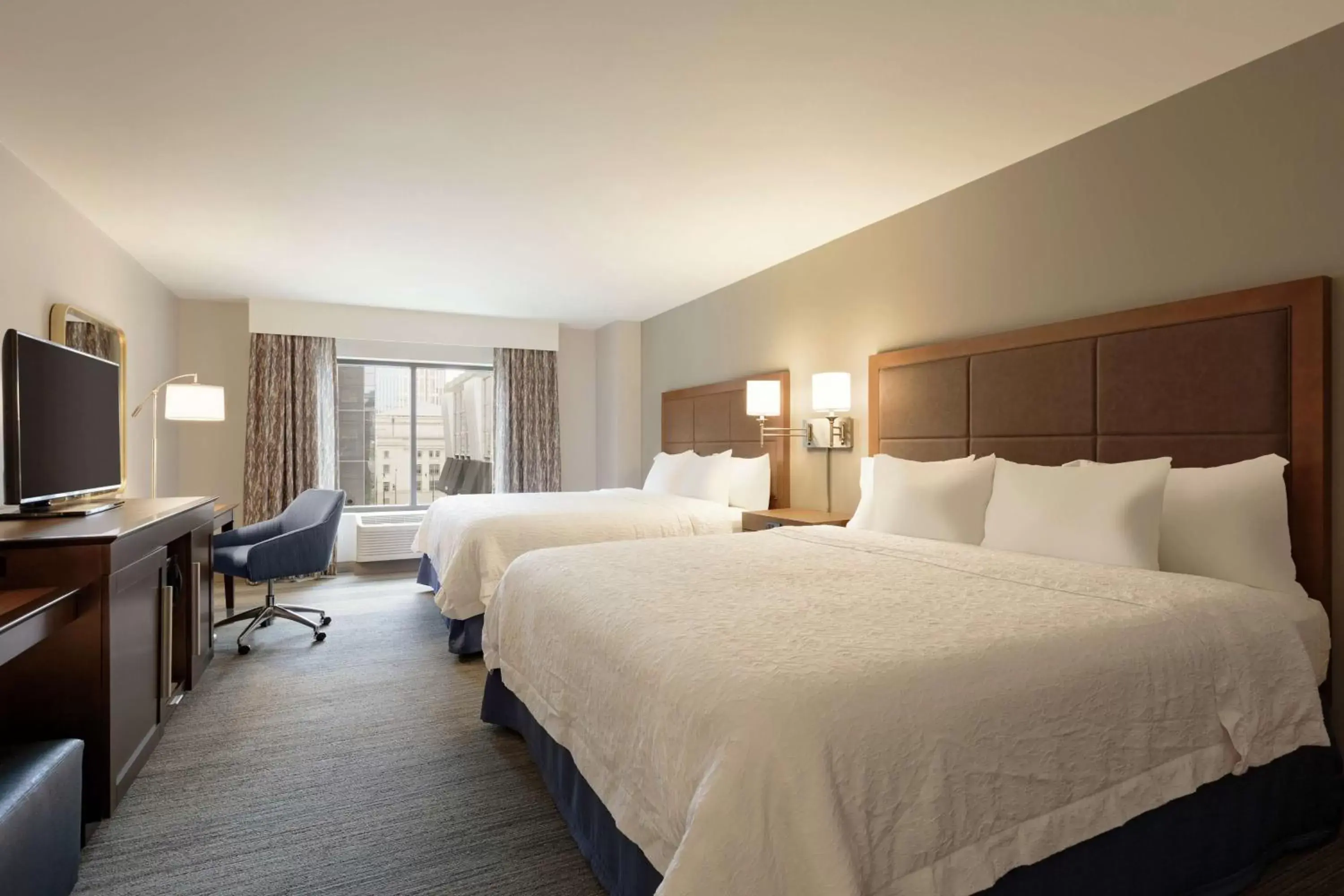 Bed in Hampton Inn & Suites Nashville-Downtown