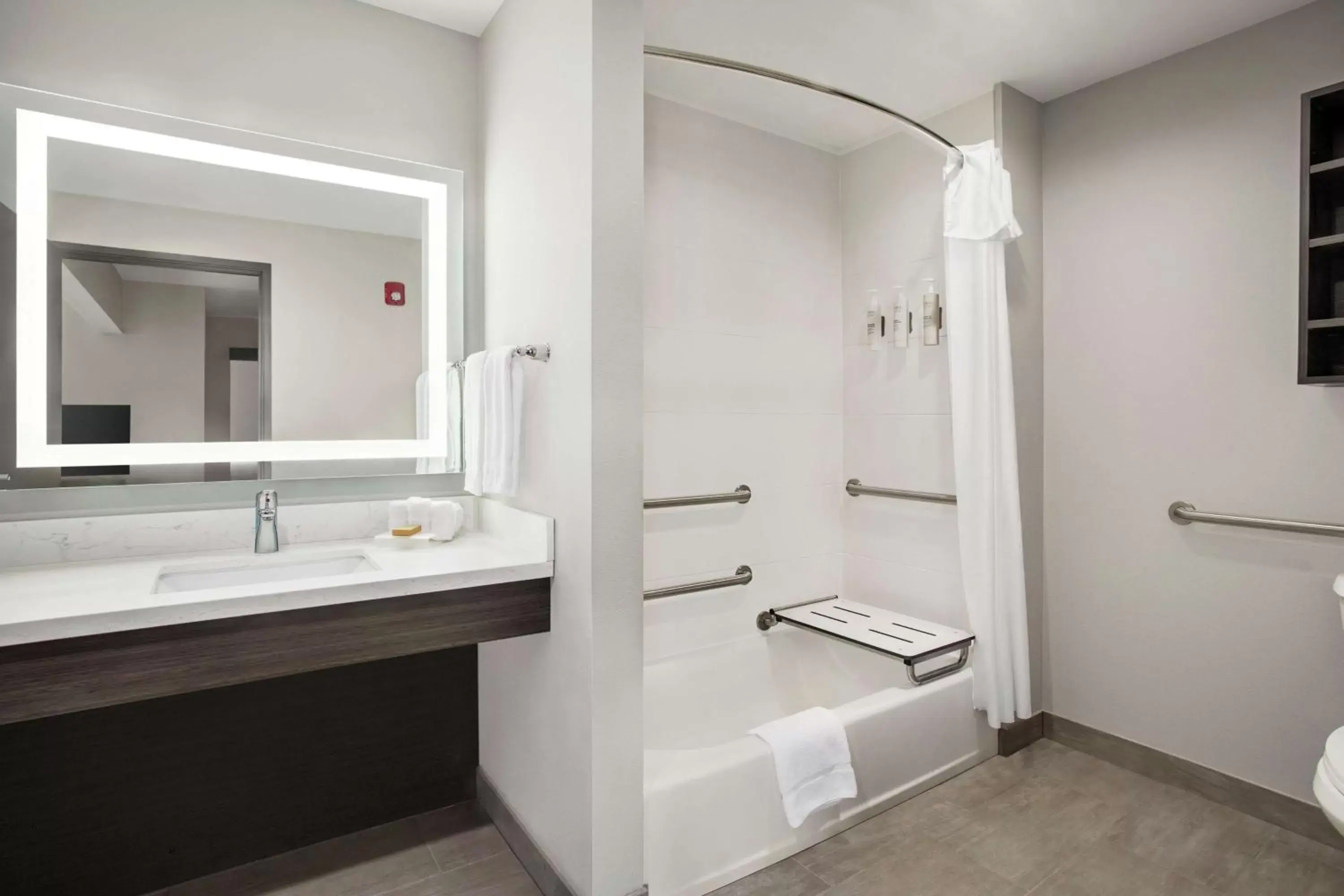 Bathroom in Homewood Suites By Hilton Springfield Medical District
