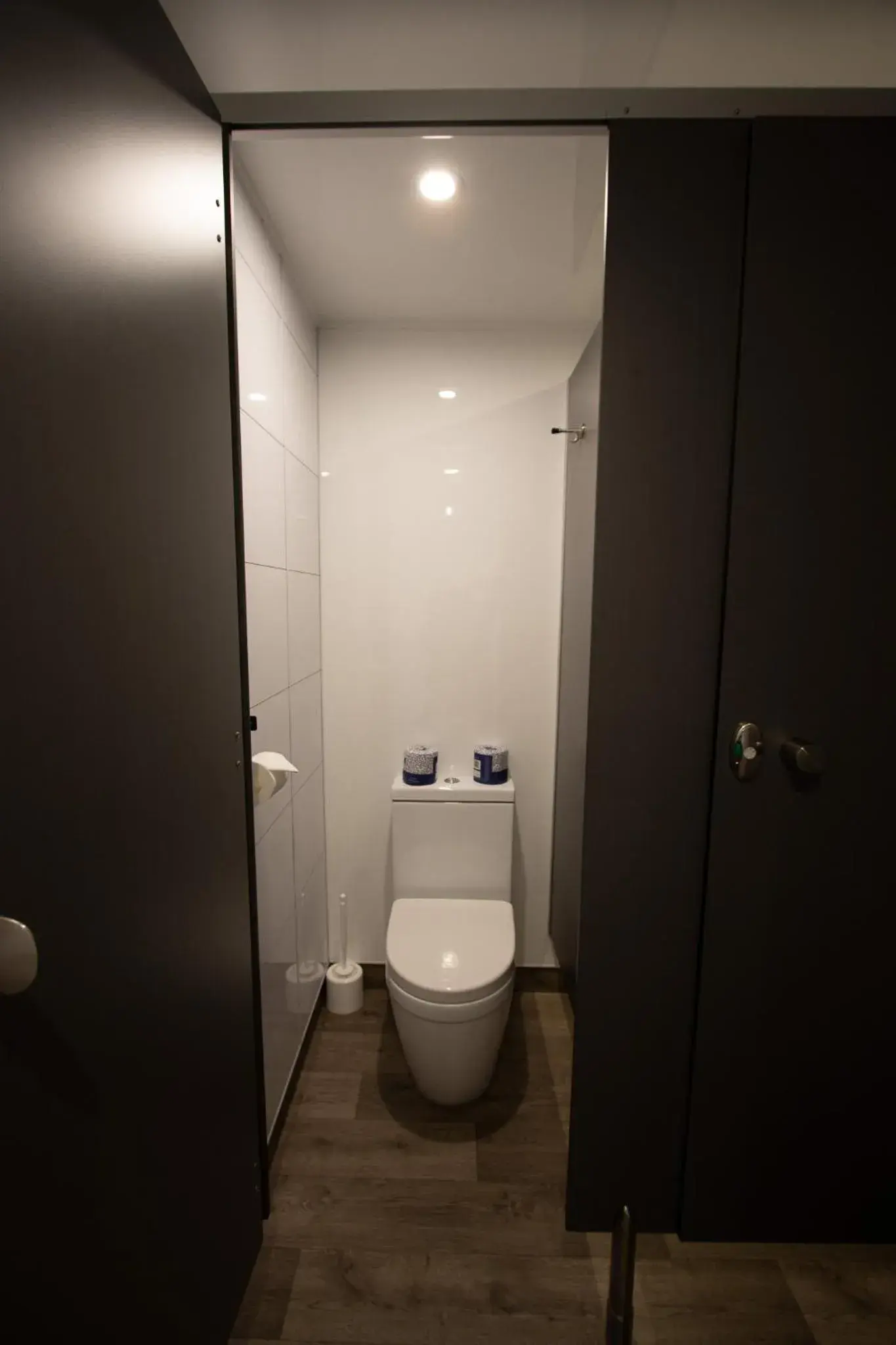 Toilet, Bathroom in Hotel Waterloo & Backpackers