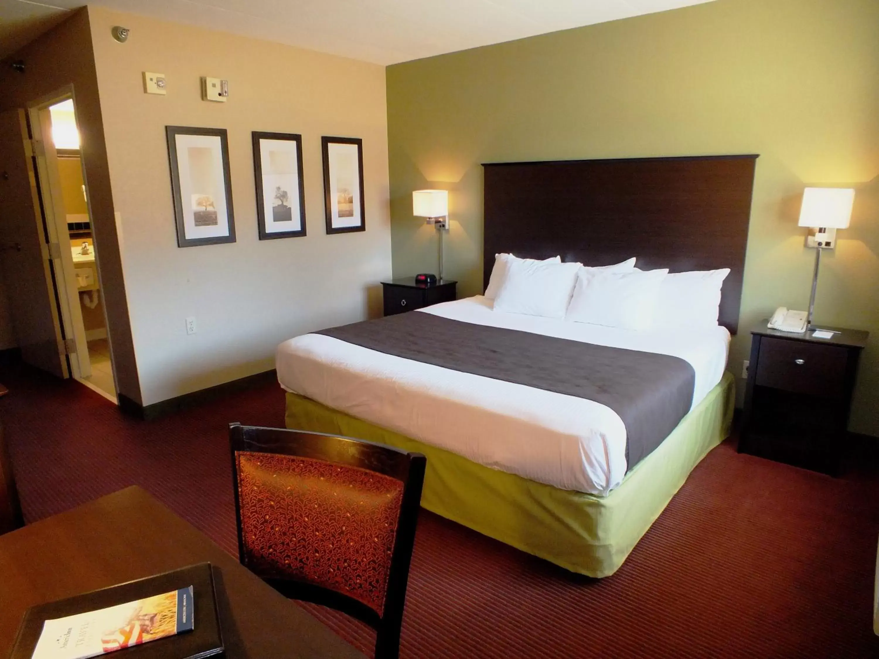 Photo of the whole room, Bed in AmericInn by Wyndham Okoboji