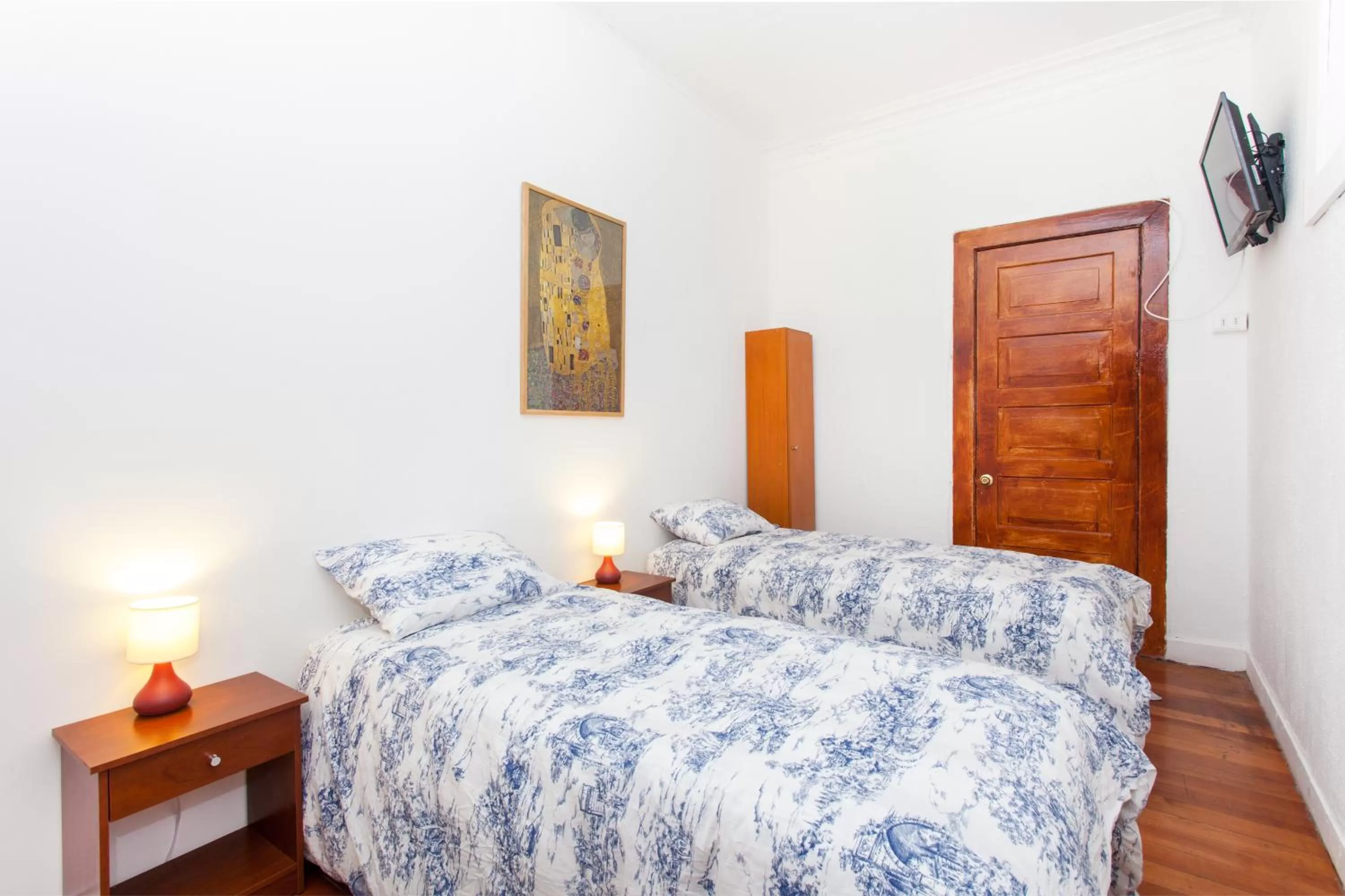 Photo of the whole room, Bed in Italia Suite