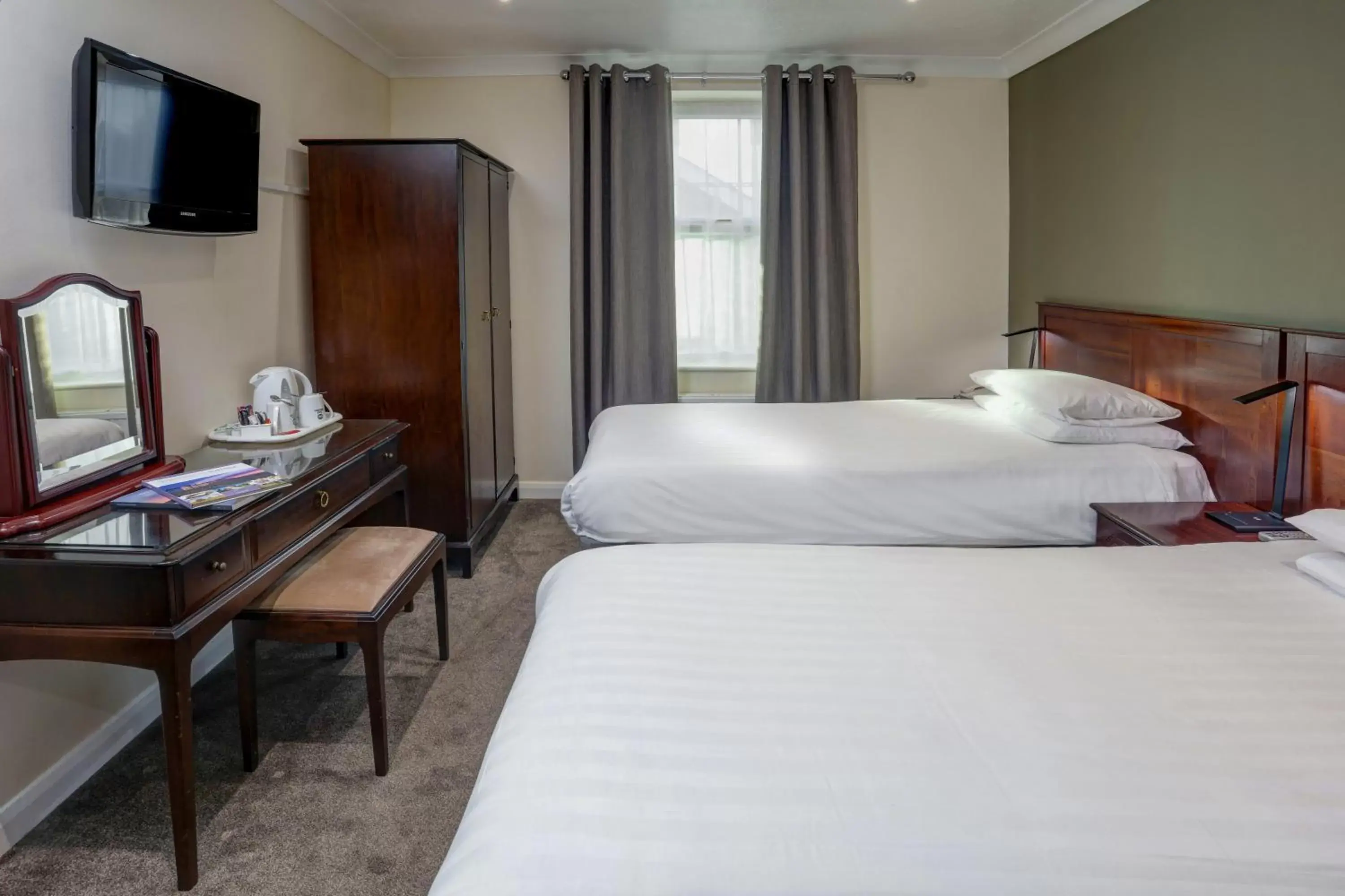 Bedroom, Bed in Best Western Claydon Hotel