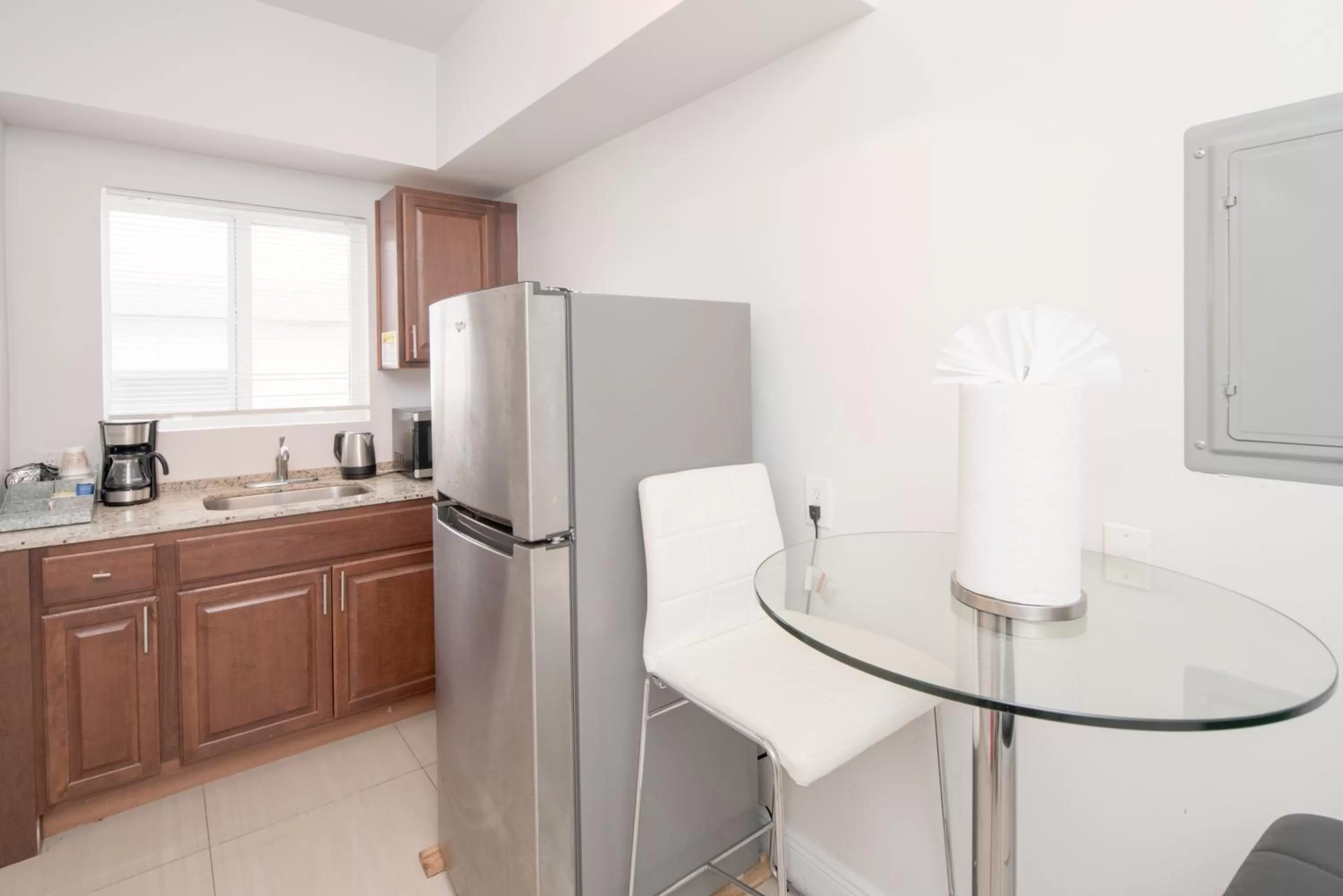 Kitchen or kitchenette, Kitchen/Kitchenette in The Donovan at Miami Beach