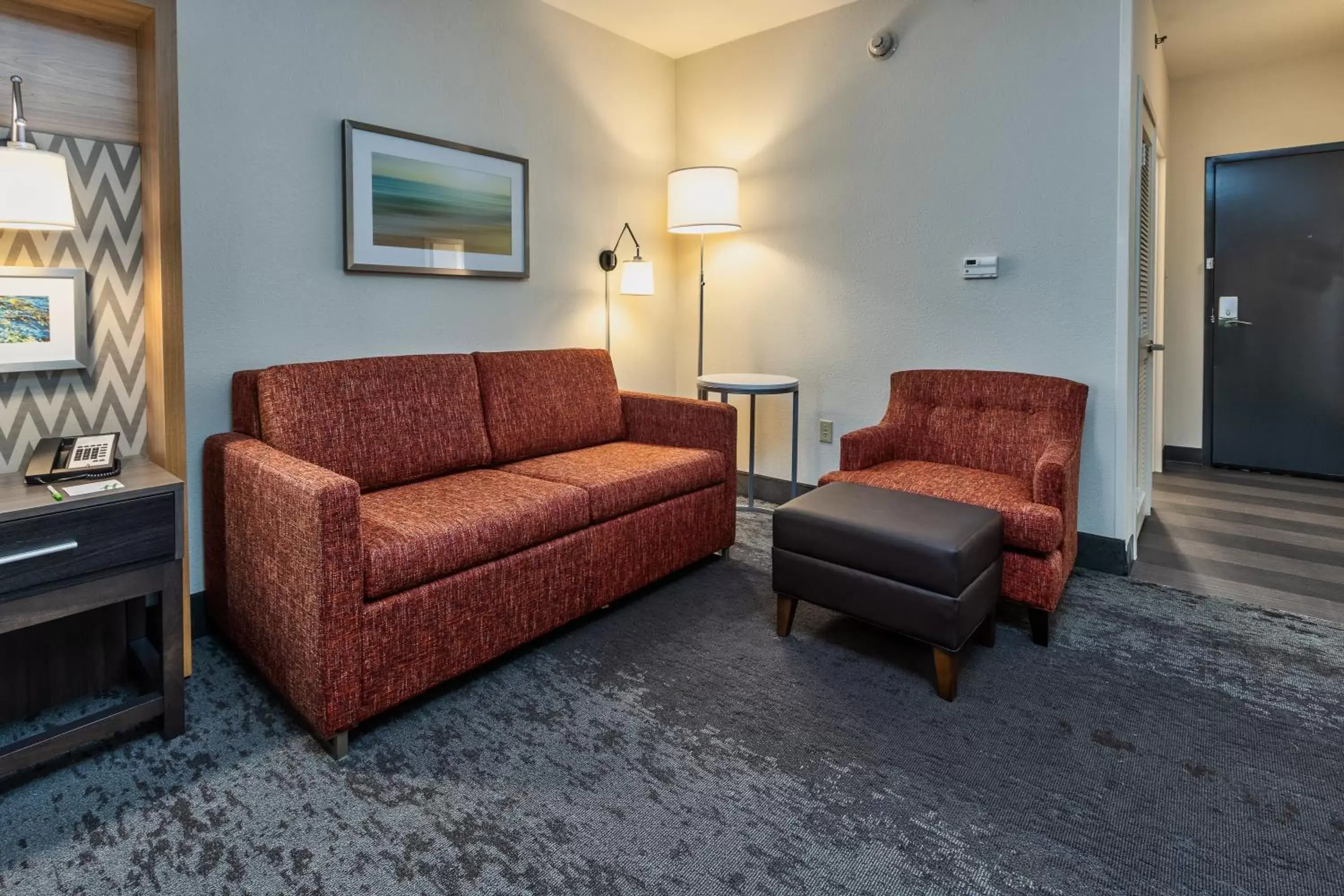 Bedroom, Seating Area in Holiday Inn Hotel & Suites Memphis-Wolfchase Galleria, an IHG Hotel