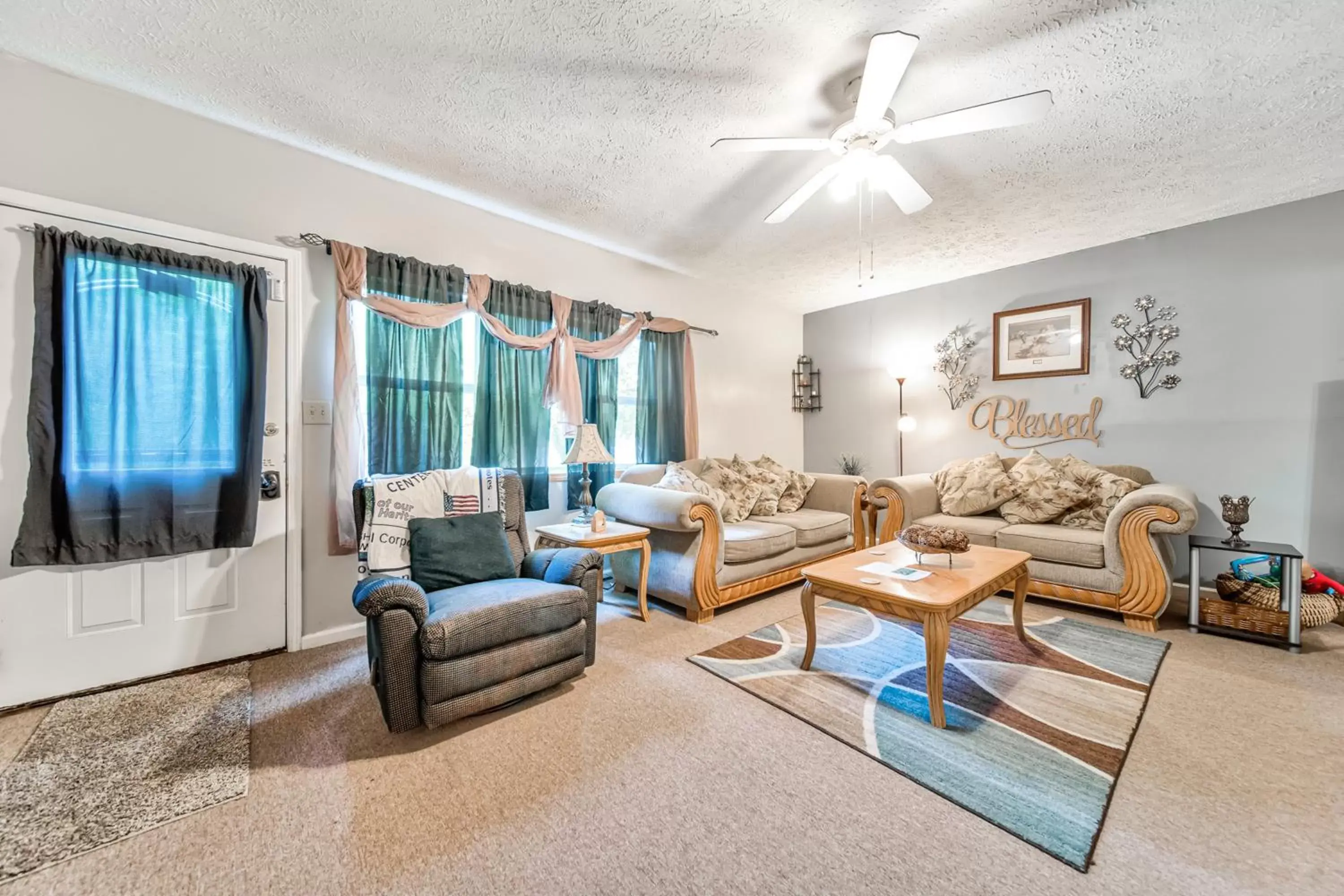 Seating Area in Cool River Condo II