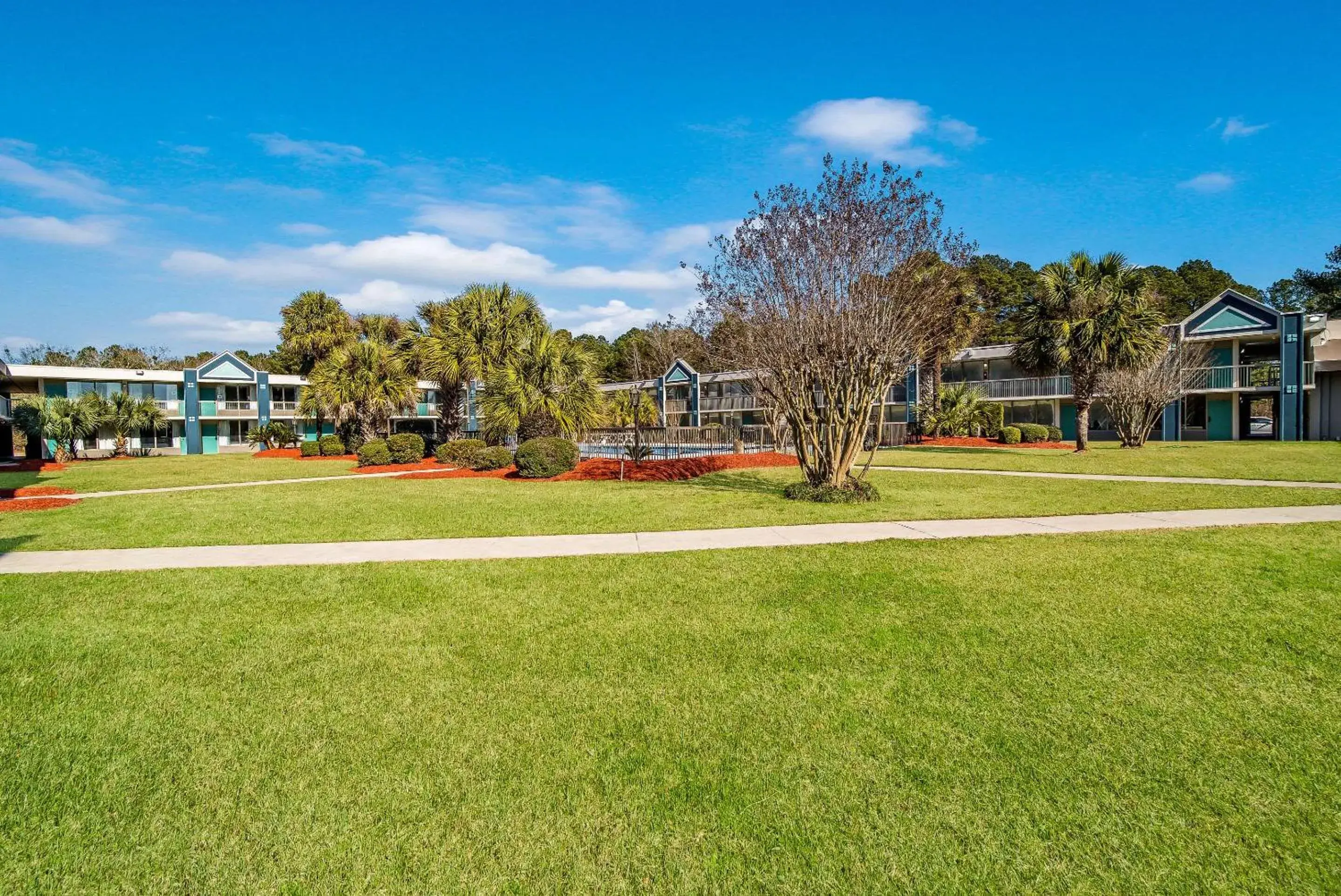 Property building in MainStay Suites Florence - Darlington Property building in MainStay Suites Florence - Darlington