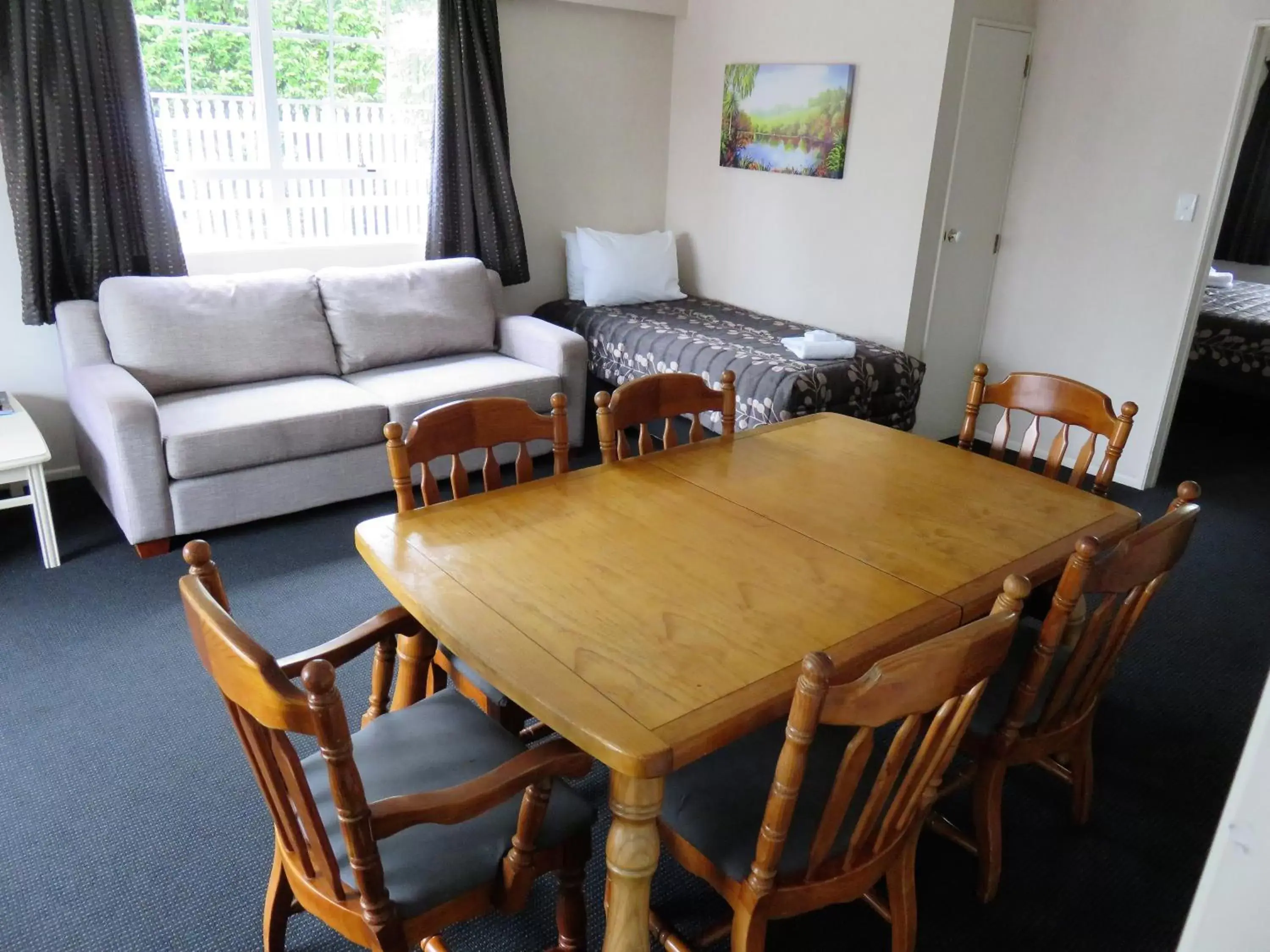 Living room, Dining Area in Admirals Motor Lodge