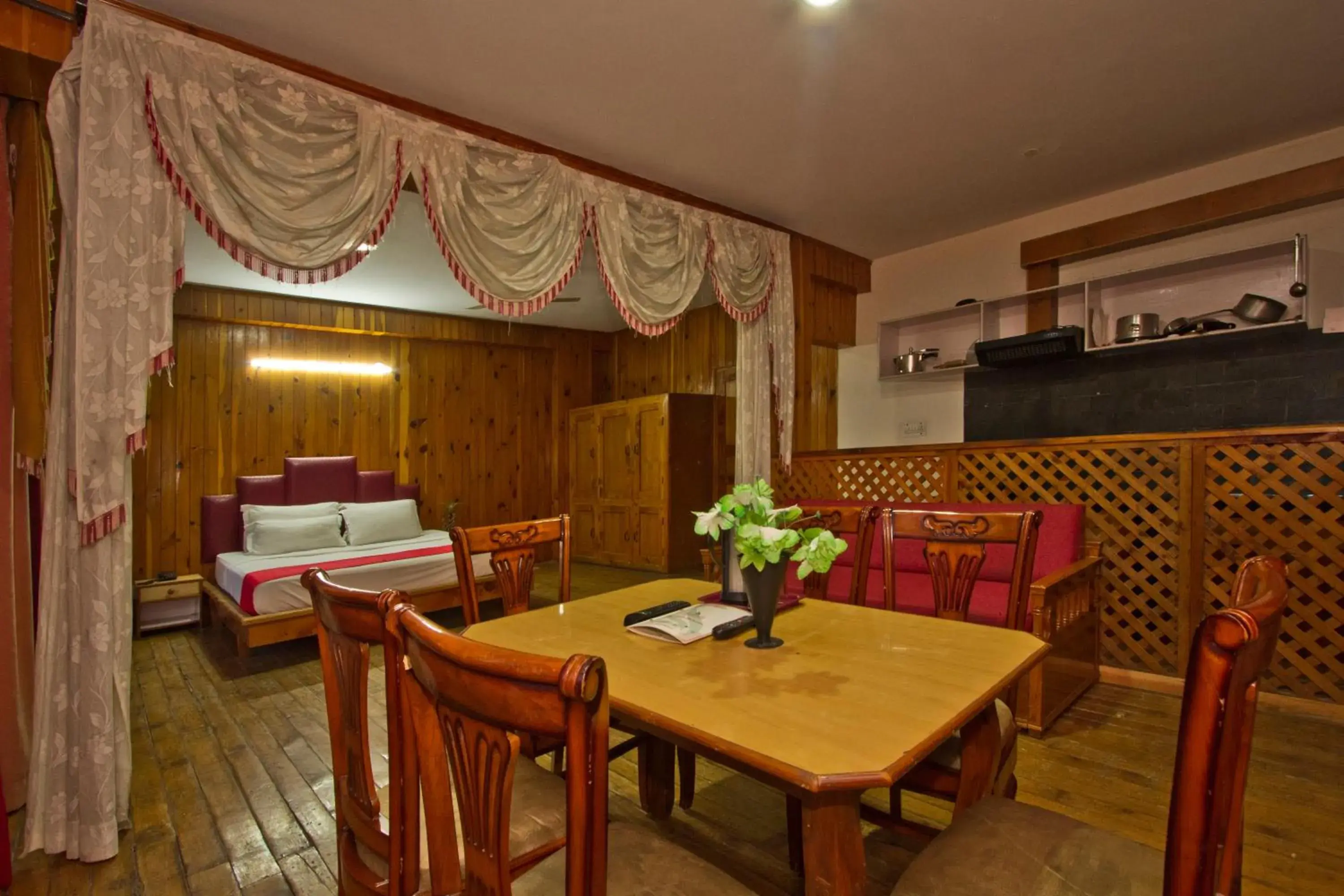 Restaurant/Places to Eat in Sarthak Resorts-Reside in Nature with Best View, 9 kms from Mall Road Manali