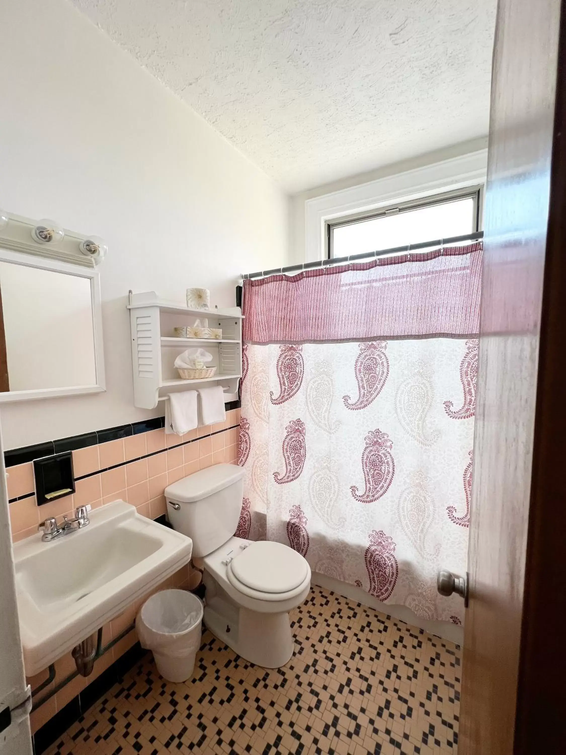 Bathroom in Lenox Hotel and Suites