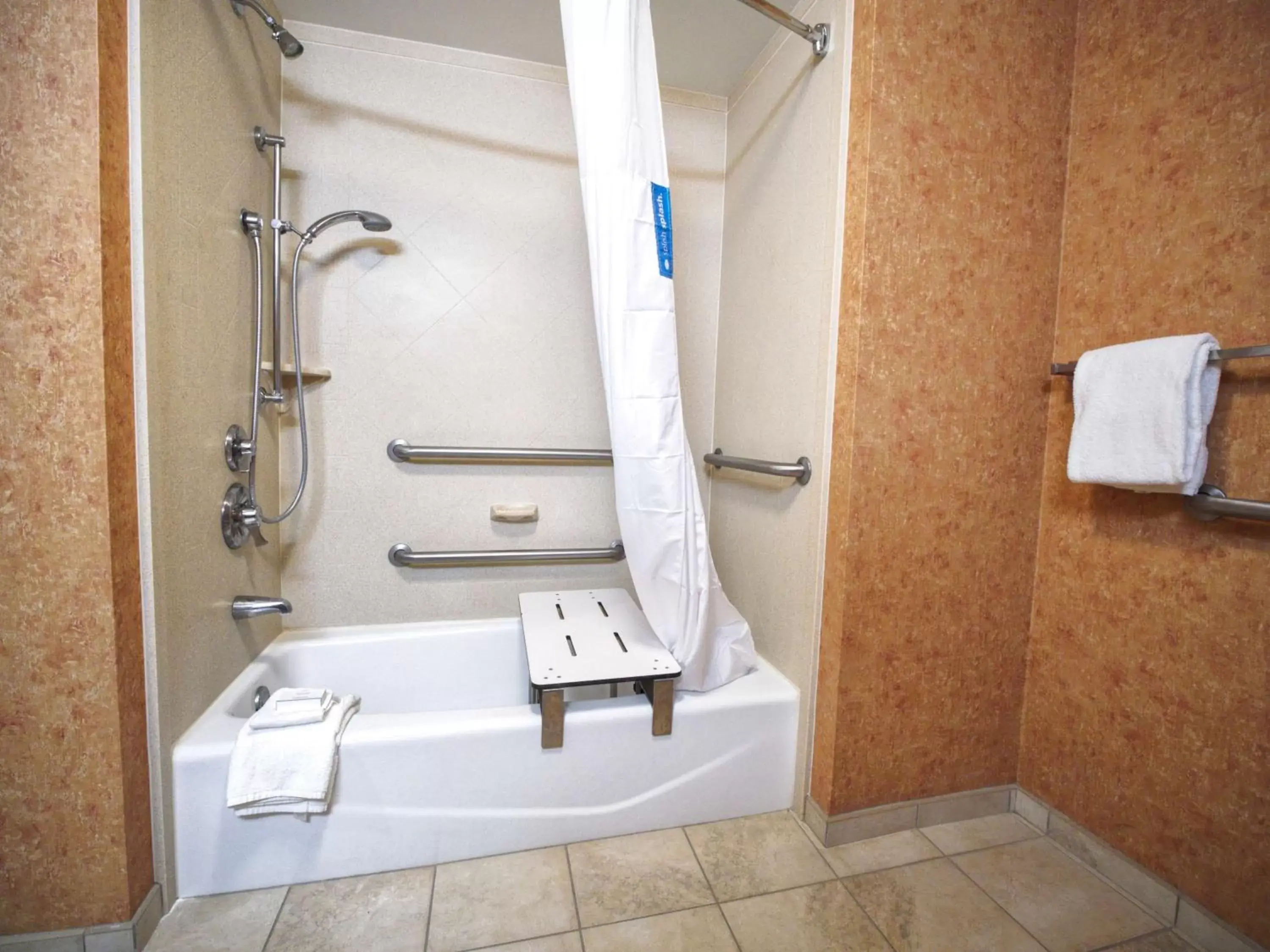 Bathroom in Hampton Inn & Suites Elk City
