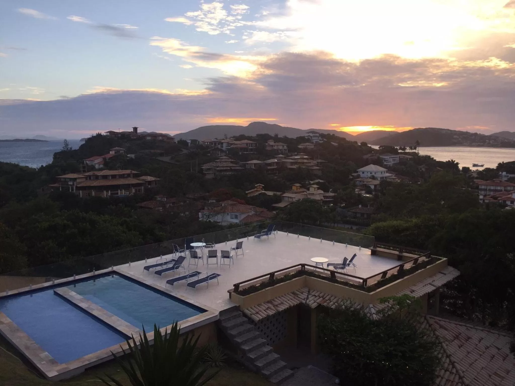 Praia da Ferradurinha Guest House