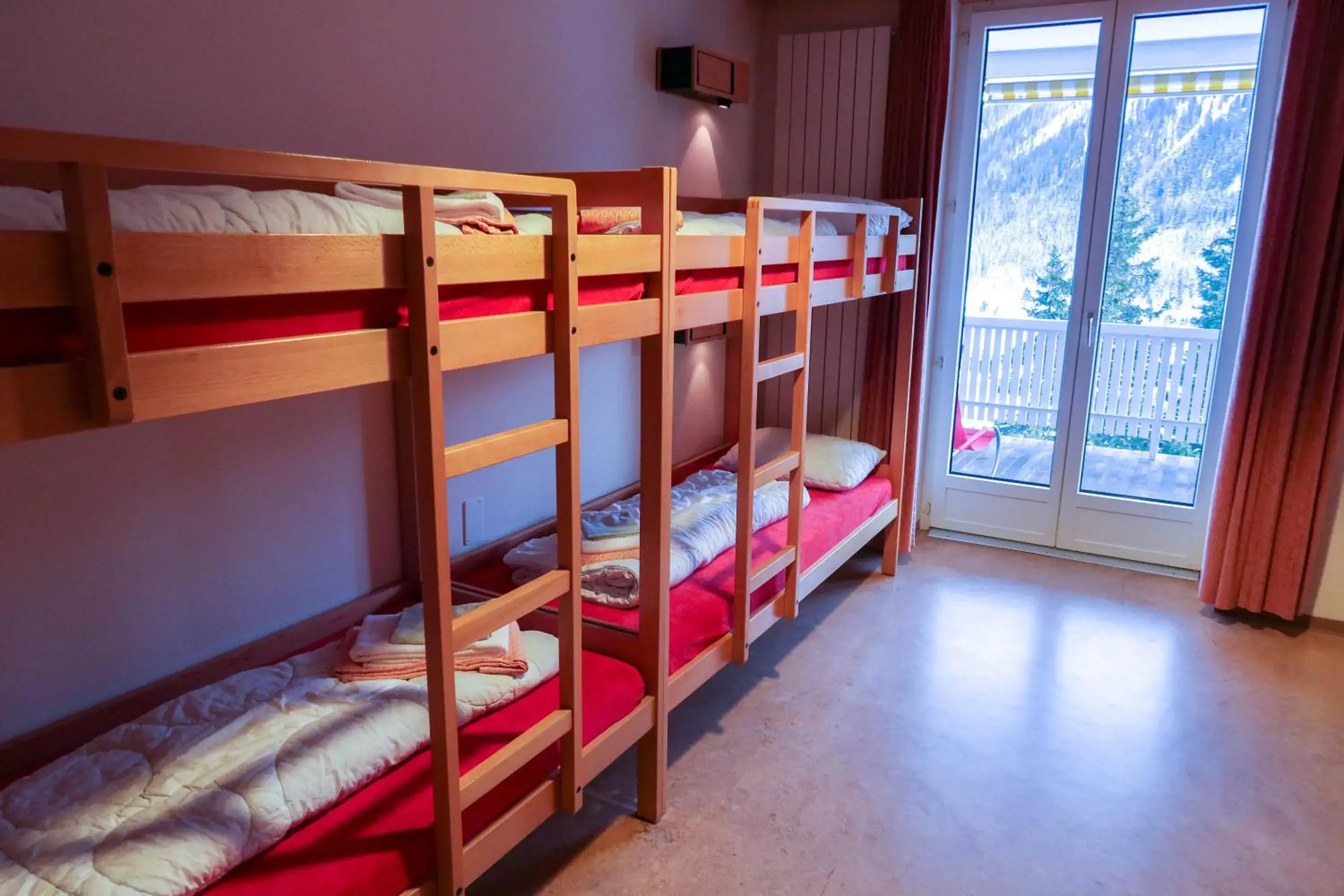 Photo of the whole room in Davos Youth Hostel