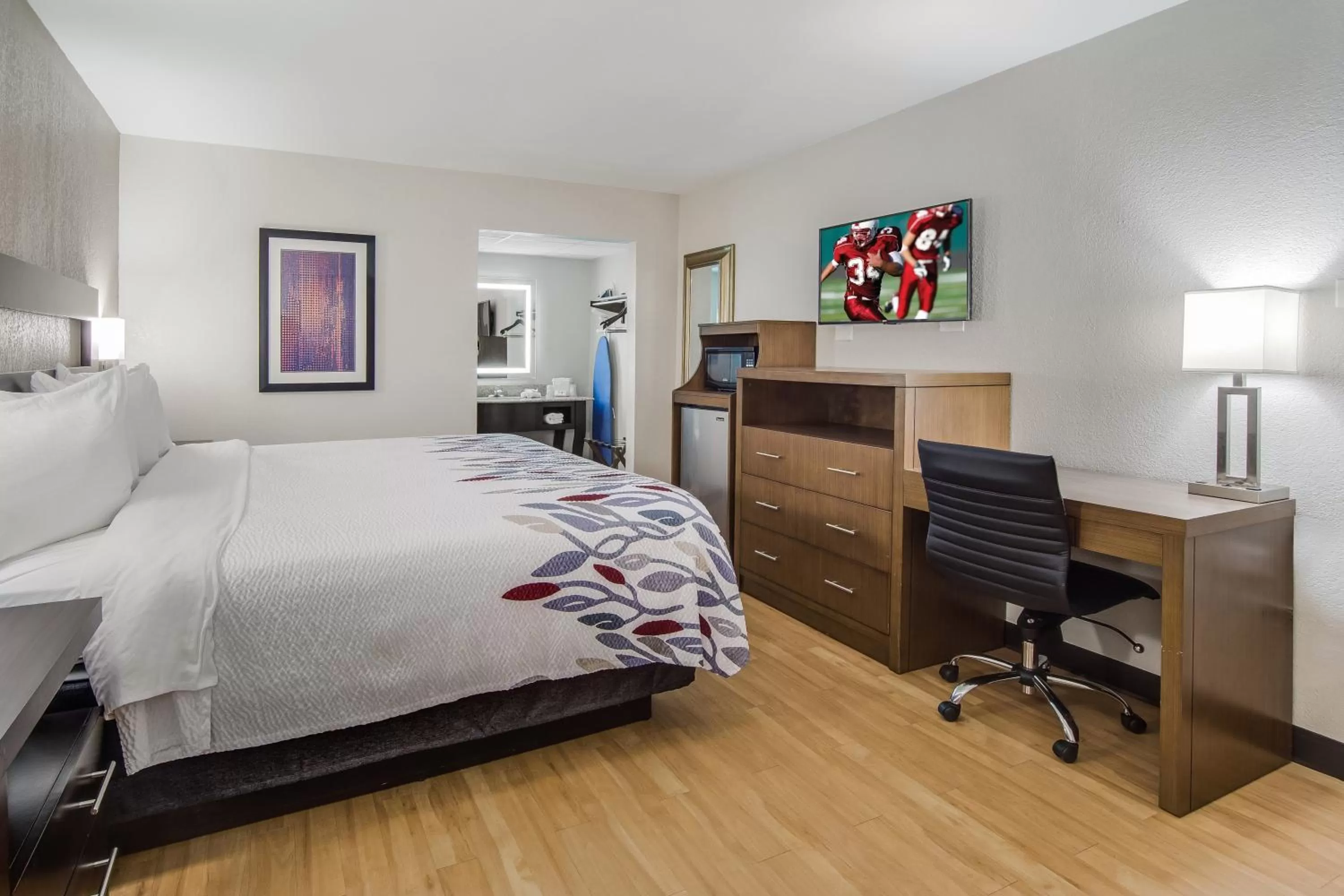 Bedroom, Bed in Red Roof Inn St George, SC