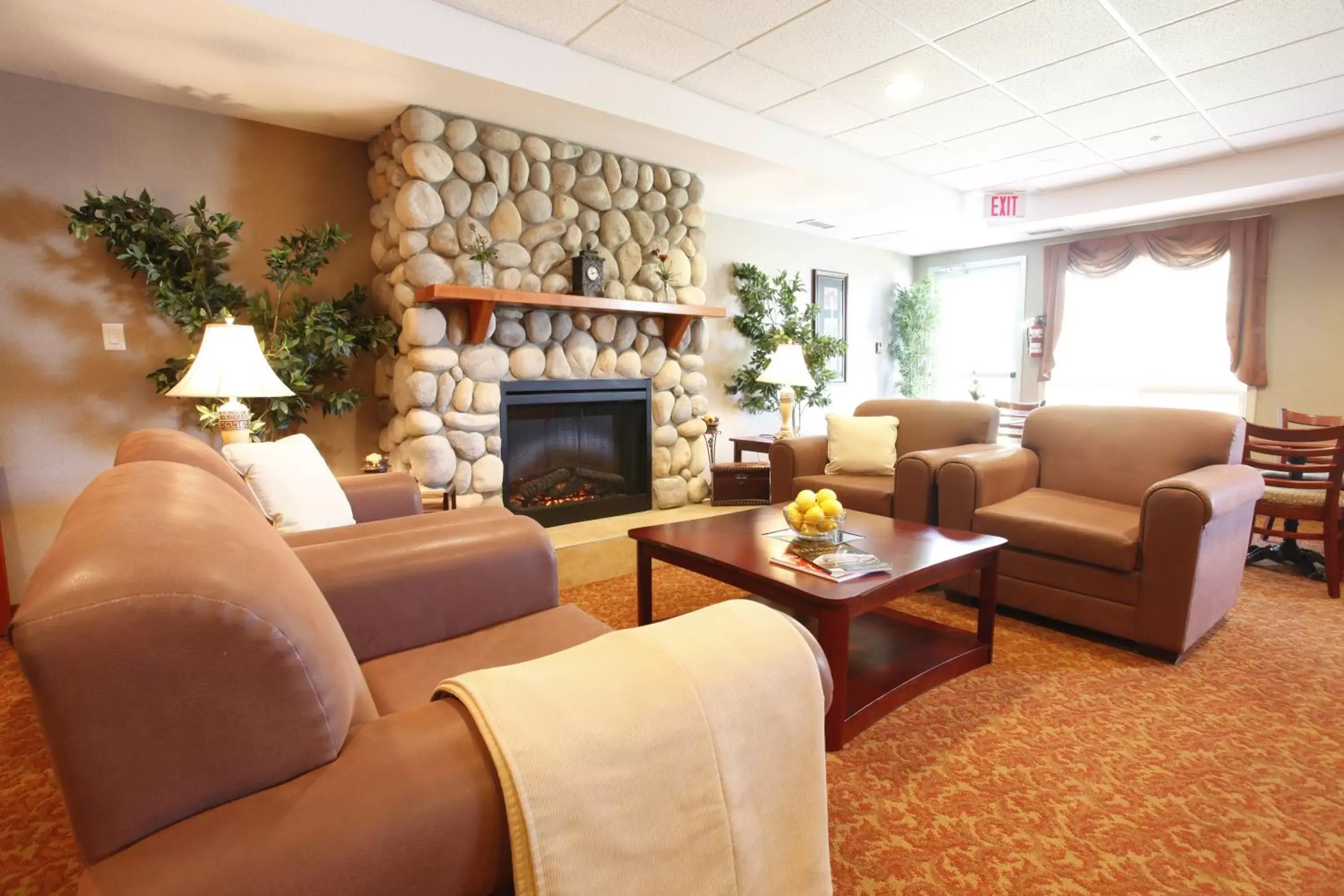 Food and drinks, Seating Area in Pomeroy Inn and Suites Dawson Creek