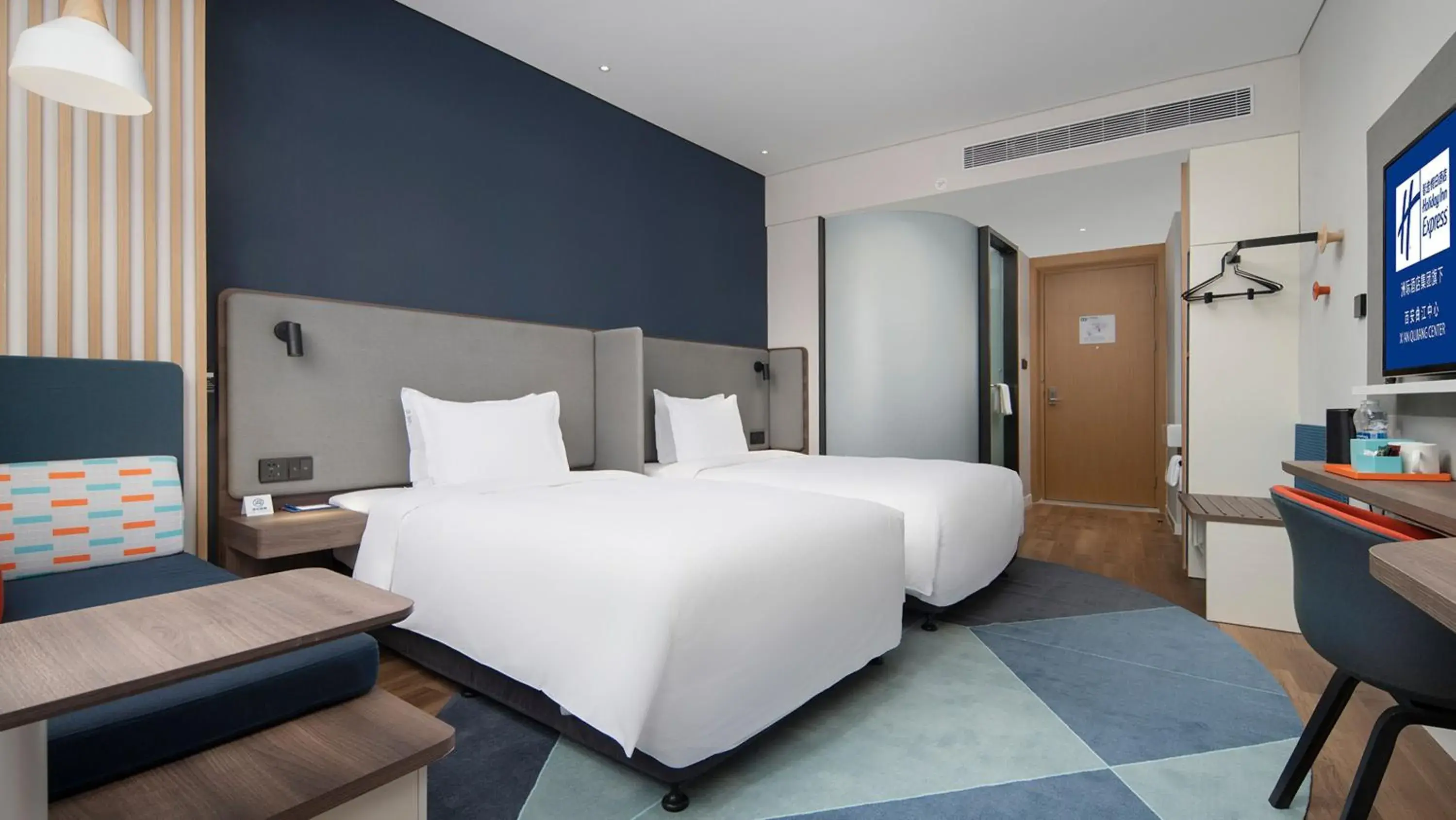 Bed in Holiday Inn Express Xi'an Qujiang Center, an IHG Hotel
