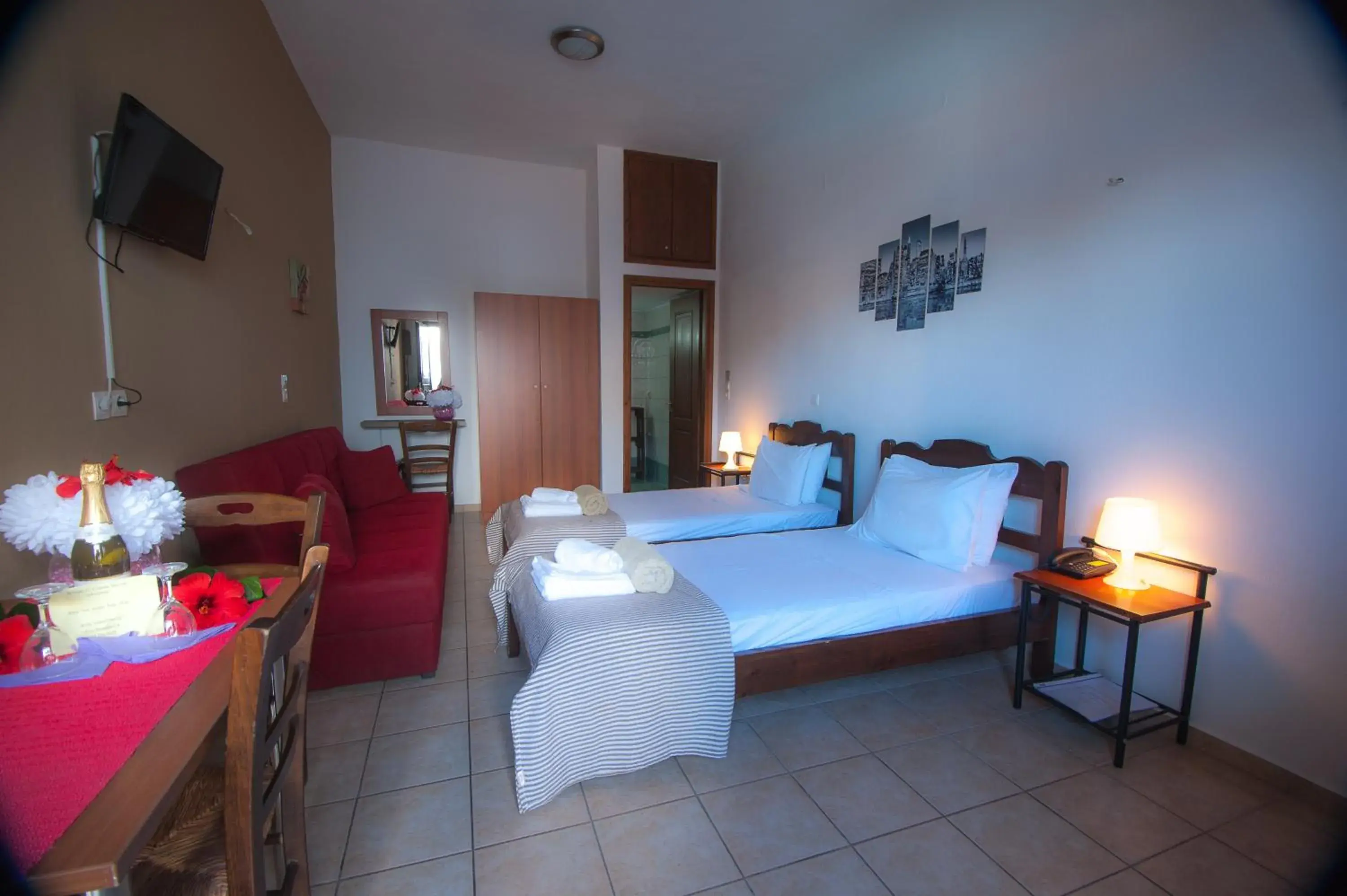 Photo of the whole room, Bed in Elounda Sunrise Apartments