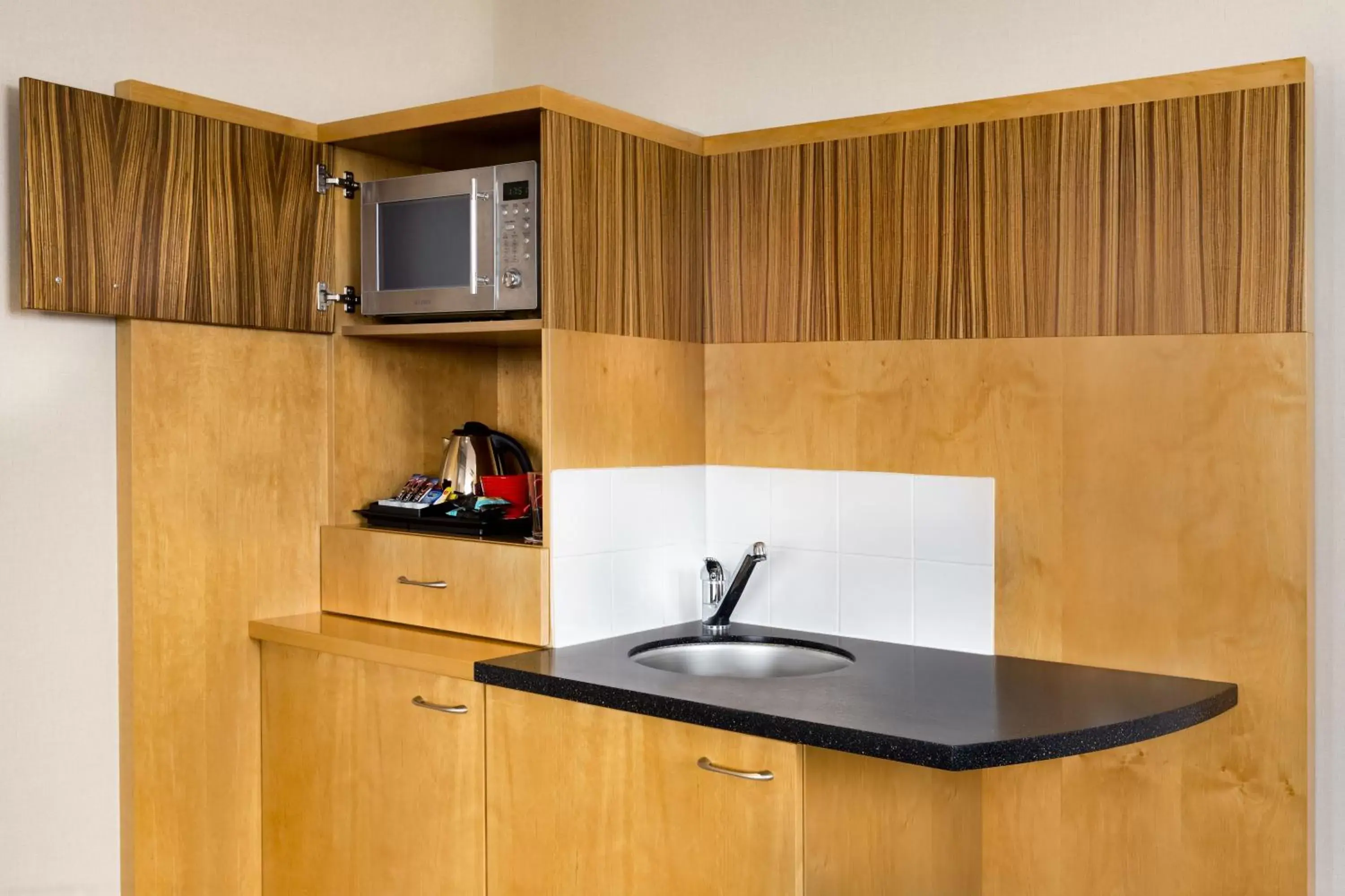 Kitchen or kitchenette, Kitchen/Kitchenette in Ramada Hotel & Suites by Wyndham Coventry