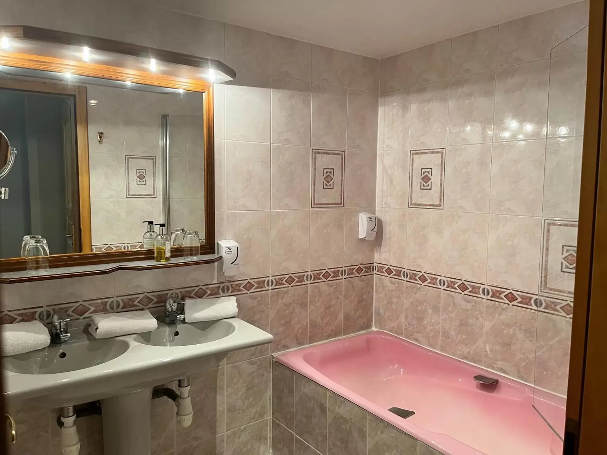 Property building, Bathroom in Hotel Restaurant Au Cerf d'Or