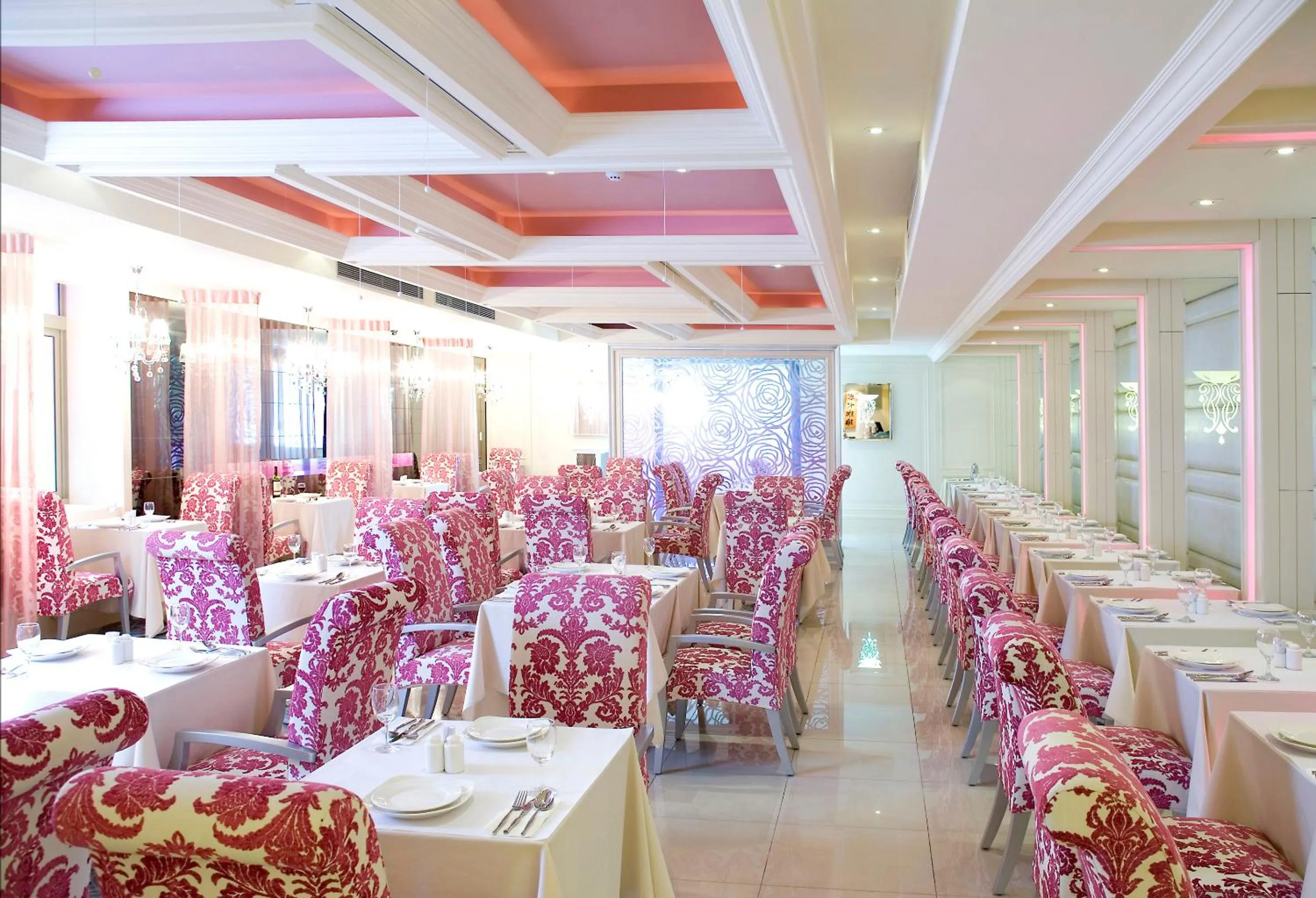 Restaurant/places to eat in Yes Motel