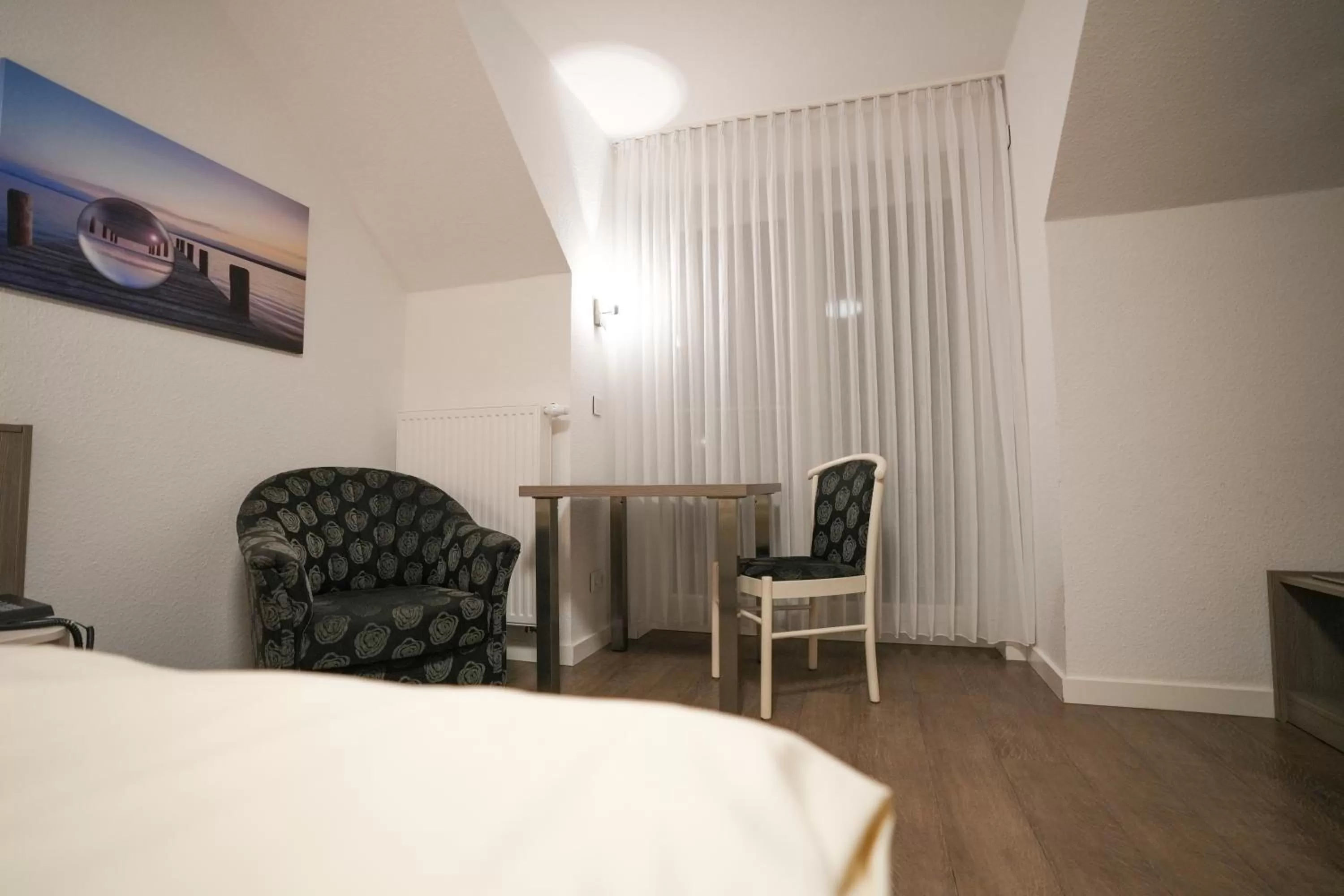 Seating area, Bed in Hotel Lingemann