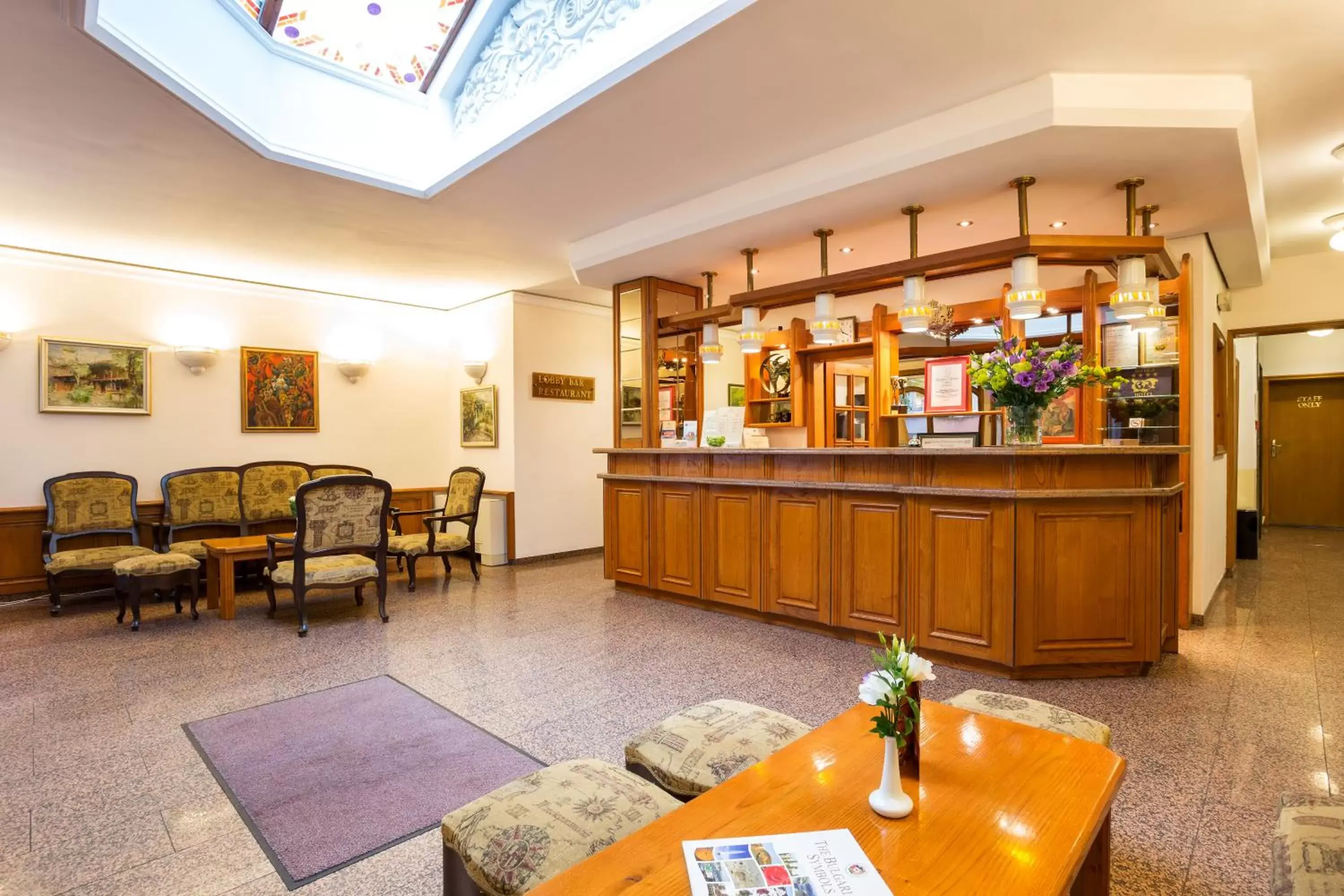 Lobby or reception, Lounge/Bar in Geneva Hotel
