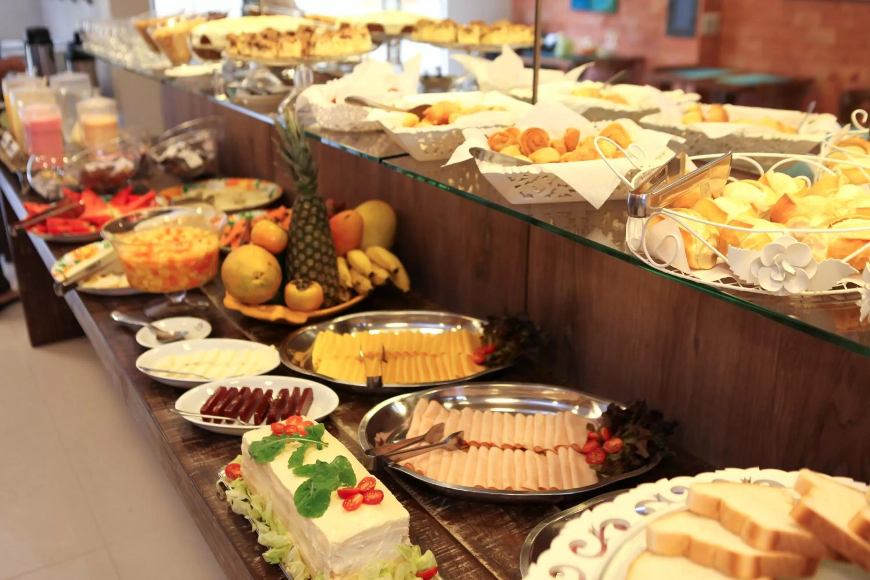 Buffet breakfast in Pousada Atlantique