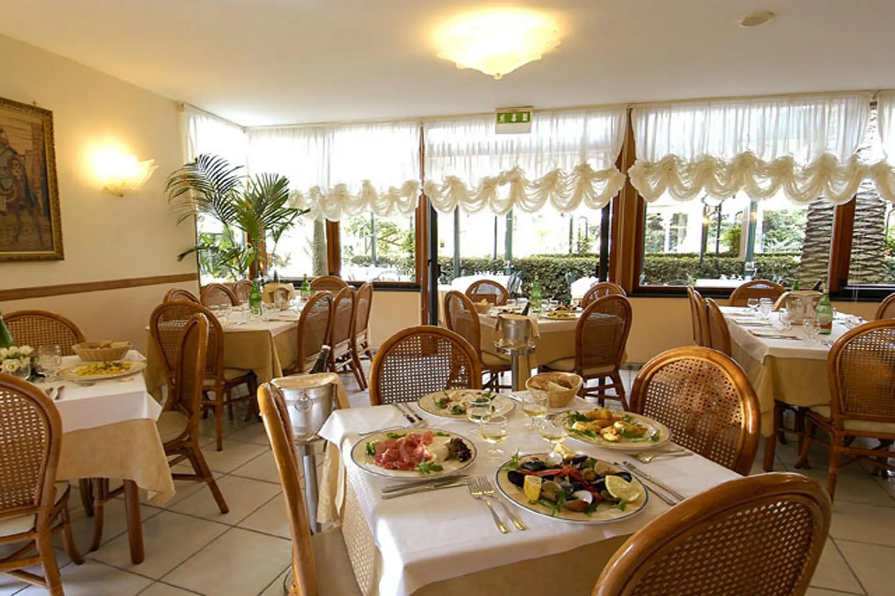Restaurant/places to eat in Hotel Eden Restaurant/places to eat in Hotel Eden