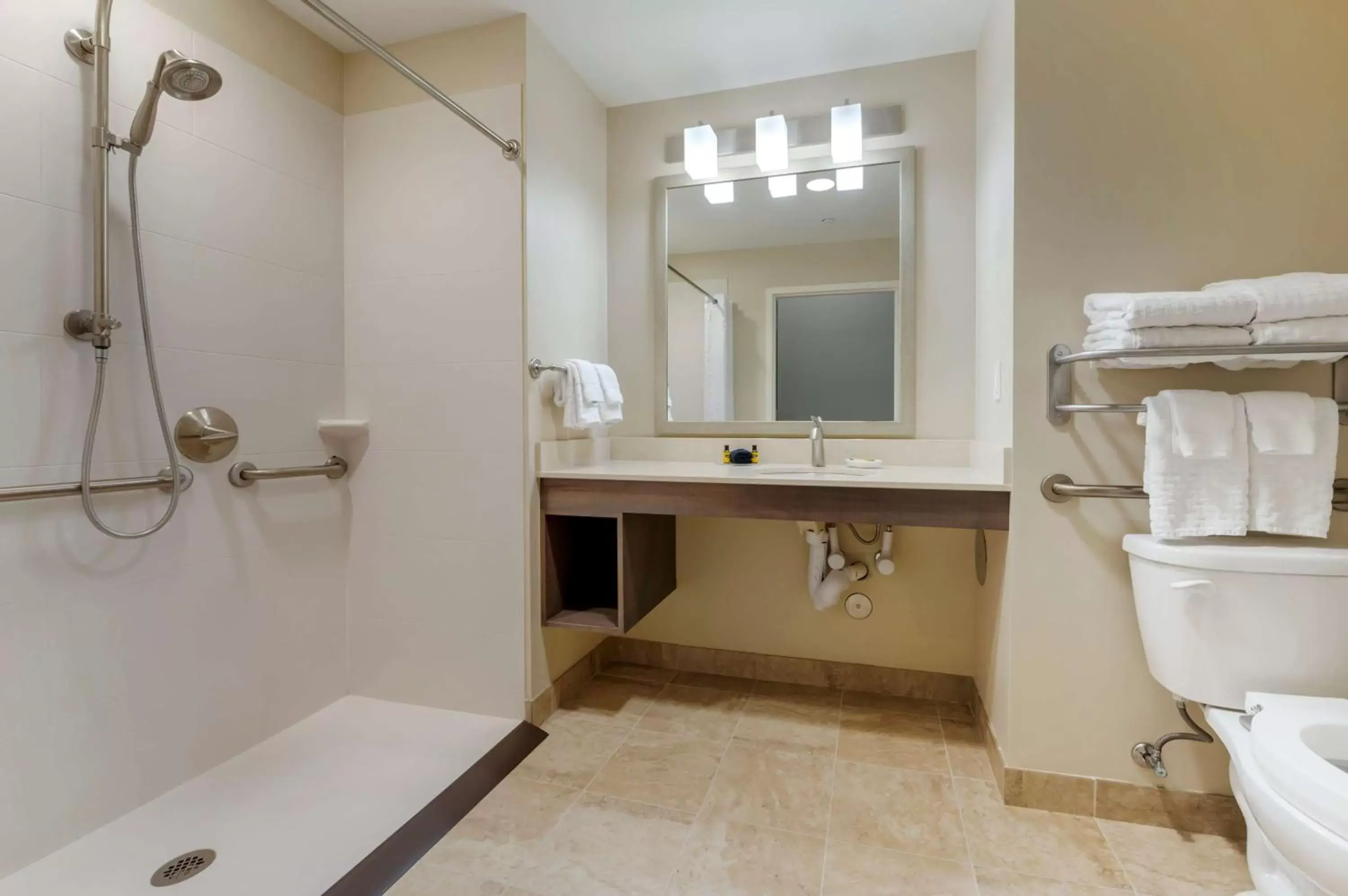 Bathroom in Best Western Plus Centralia Hotel & Suites