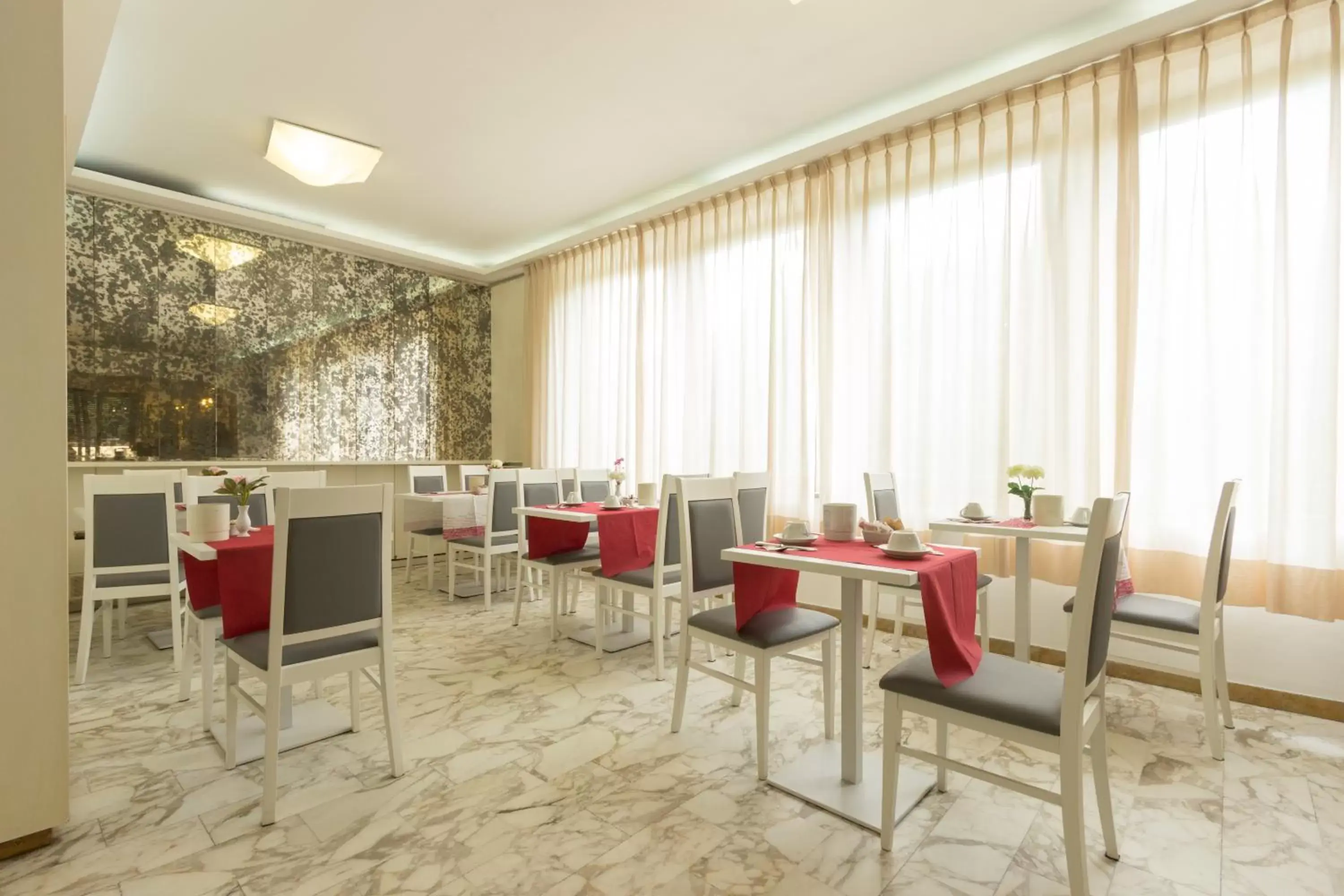 Lounge or bar, Restaurant/Places to Eat in Hotel Roma