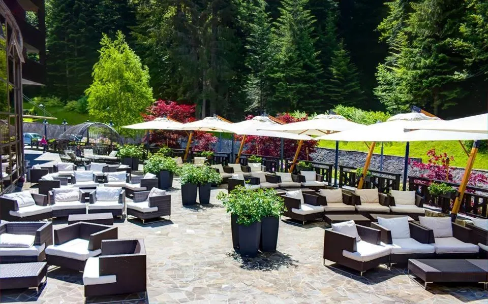 Restaurant/places to eat in Lux Garden Hotel