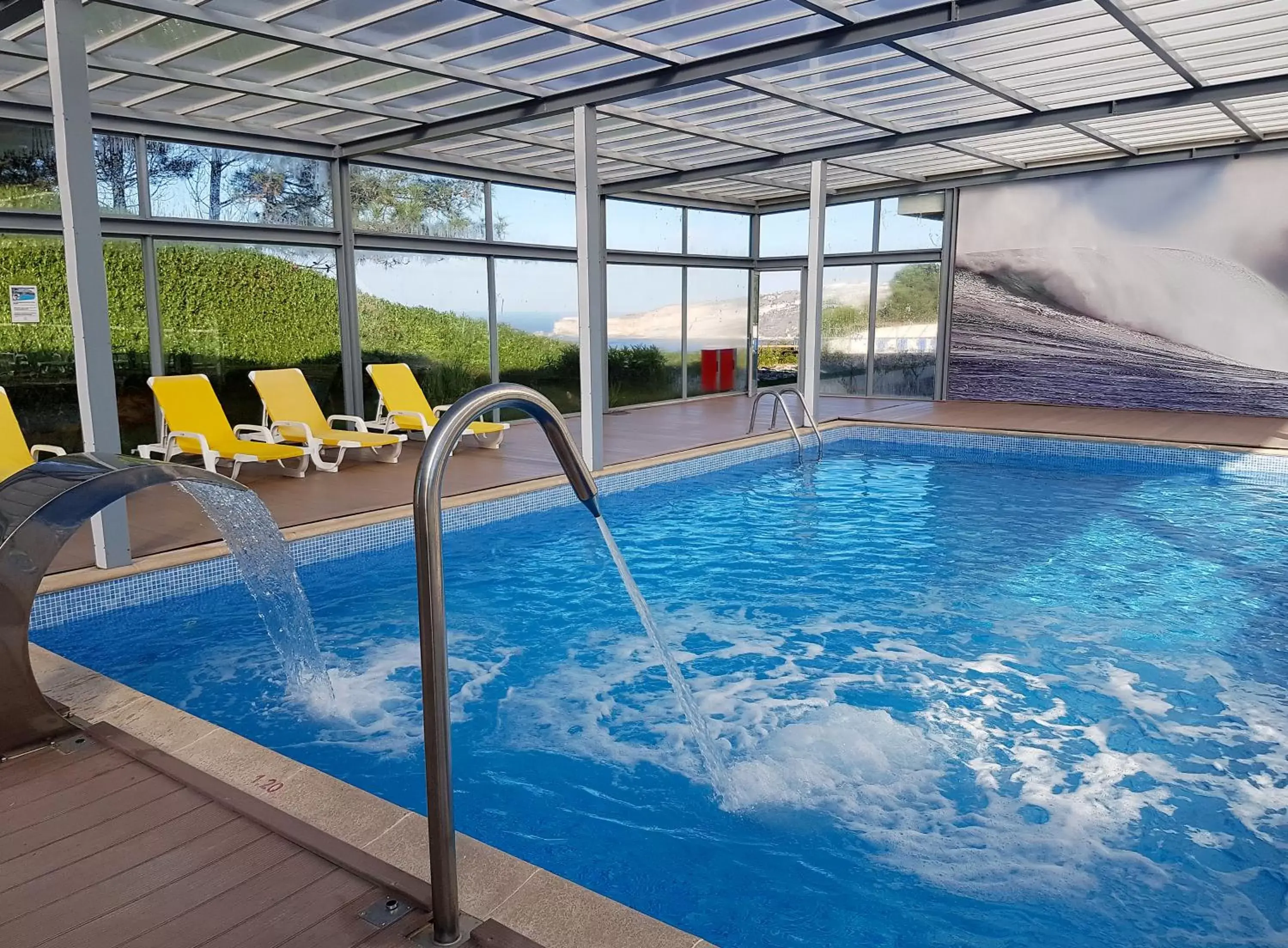 Swimming Pool in Hotel Miramar Sul