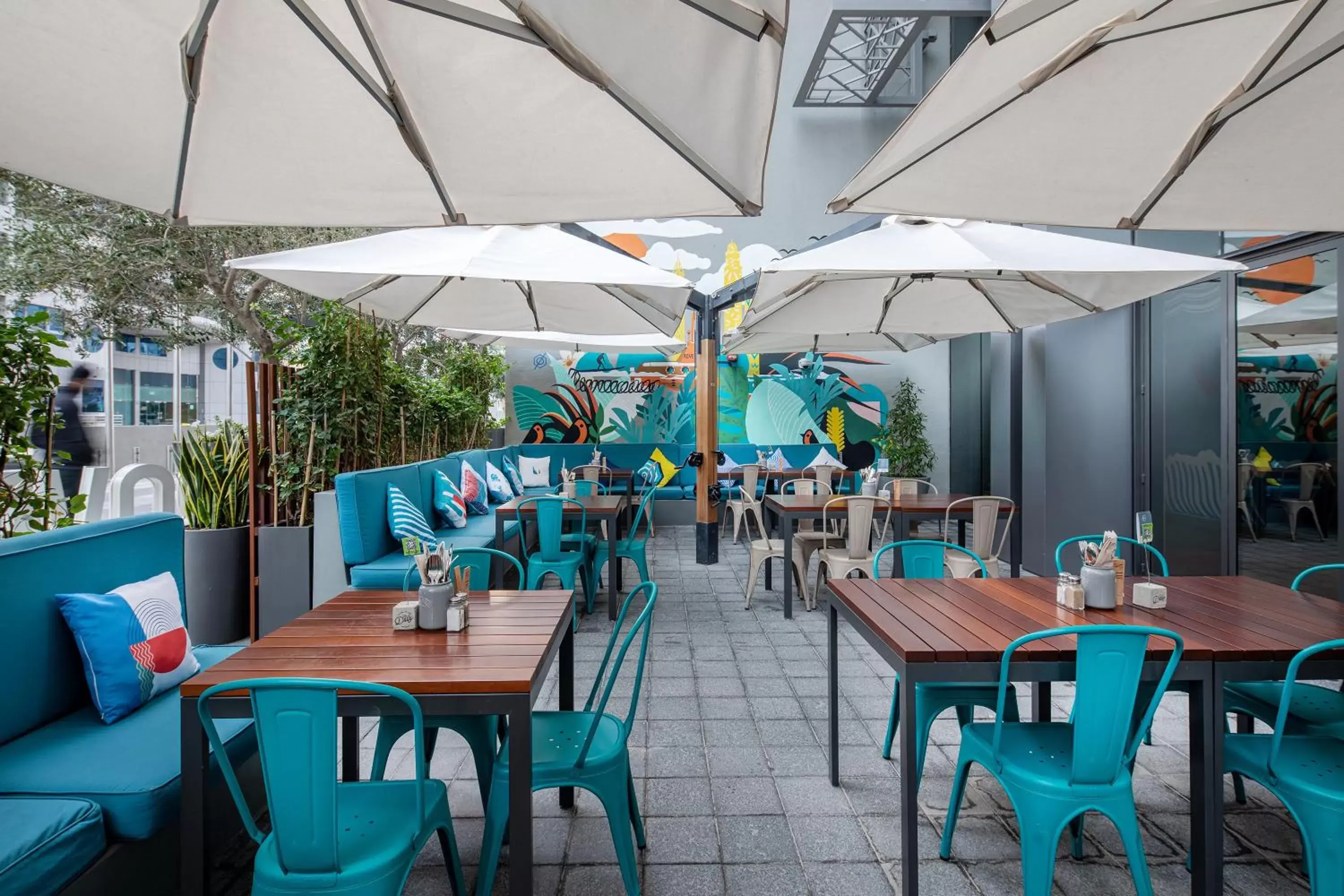 Balcony/Terrace, Restaurant/Places to Eat in Rove Dubai Marina