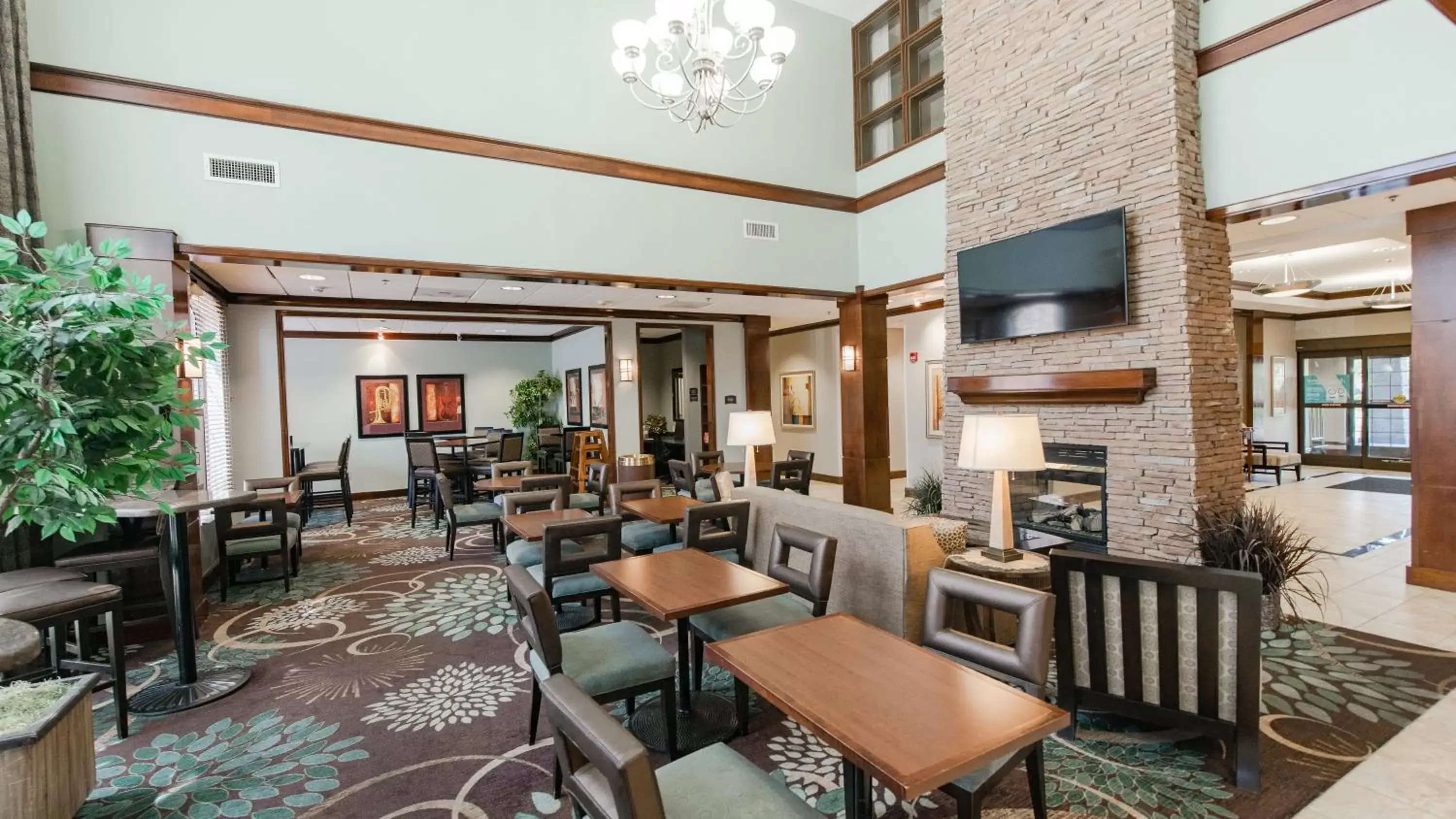 Property building, Lounge/Bar in Staybridge Suites Wilmington East, an IHG Hotel