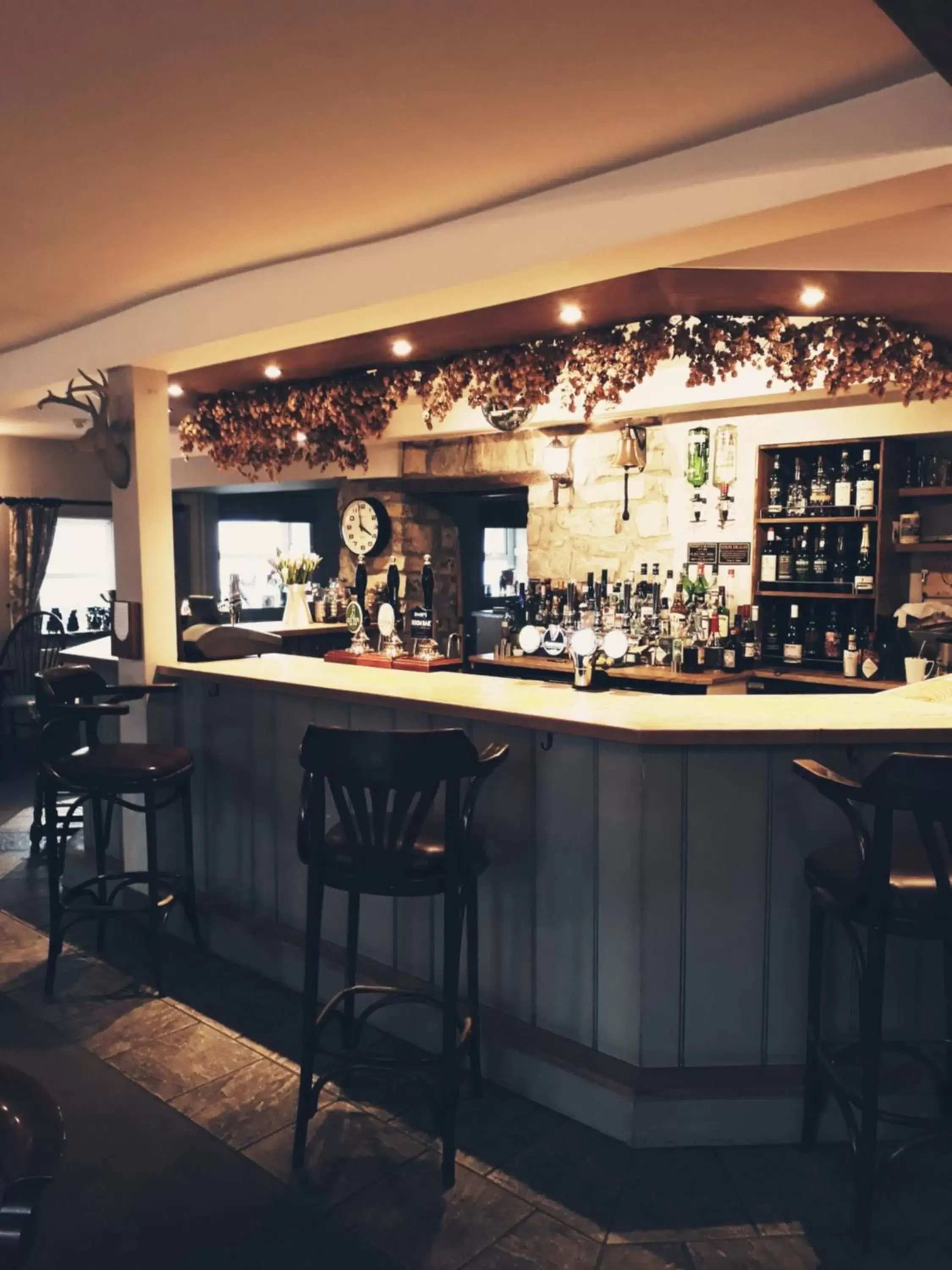 Dining area, Lounge/Bar in The Five Dials Inn