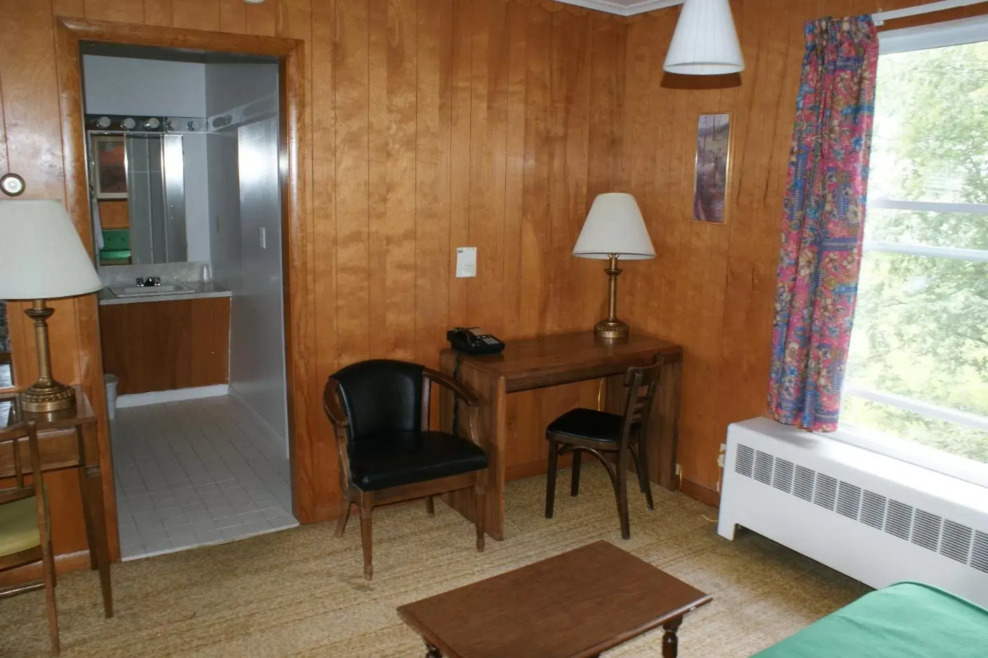 Day, Seating Area in Northern Peaks Motor Inn