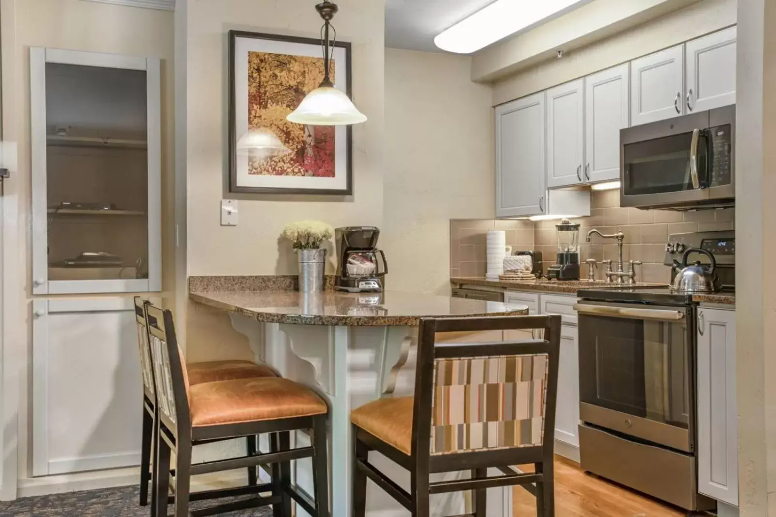 Kitchen or kitchenette, Kitchen/Kitchenette in Bluegreen's StreamSide at Vail