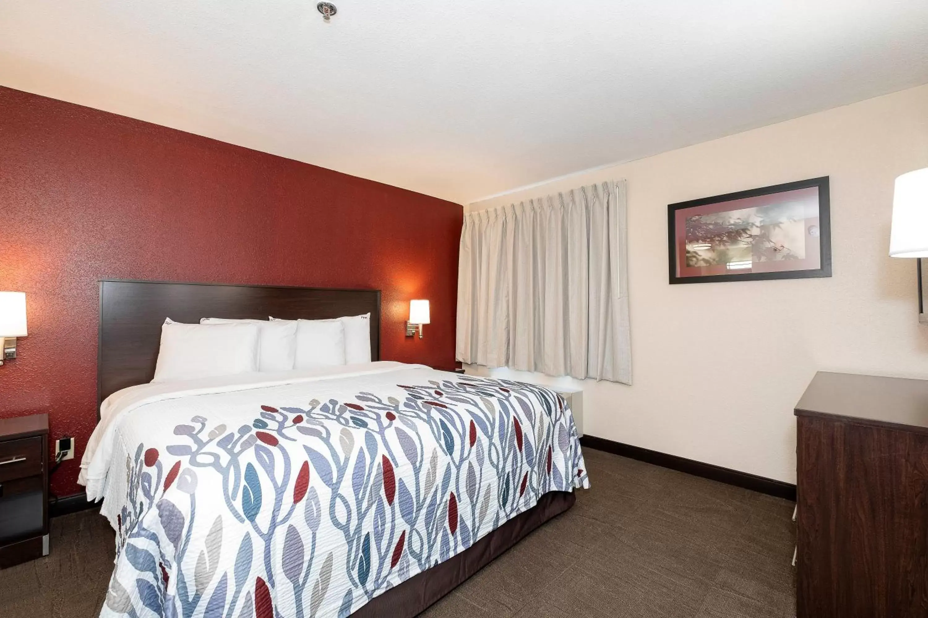 Photo of the whole room, Bed in Red Roof Inn Raleigh Southwest - Cary