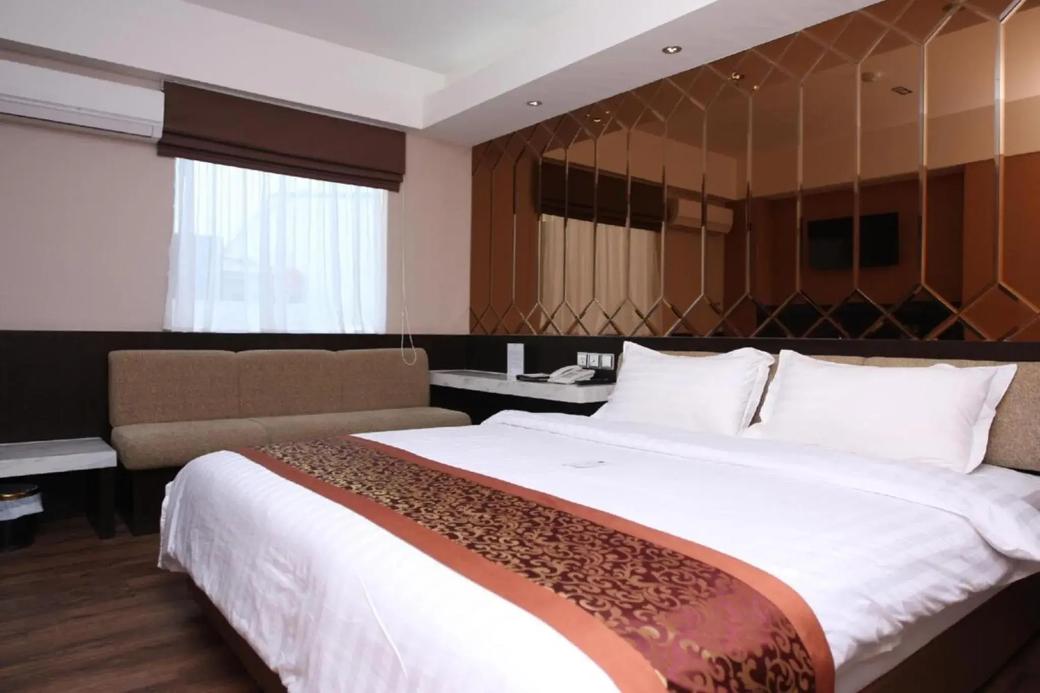 Deluxe Double or Twin Room in Favor Hotel Makassar City Center By LIFE Deluxe Double or Twin Room in Favor Hotel Makassar City Center By LIFE
