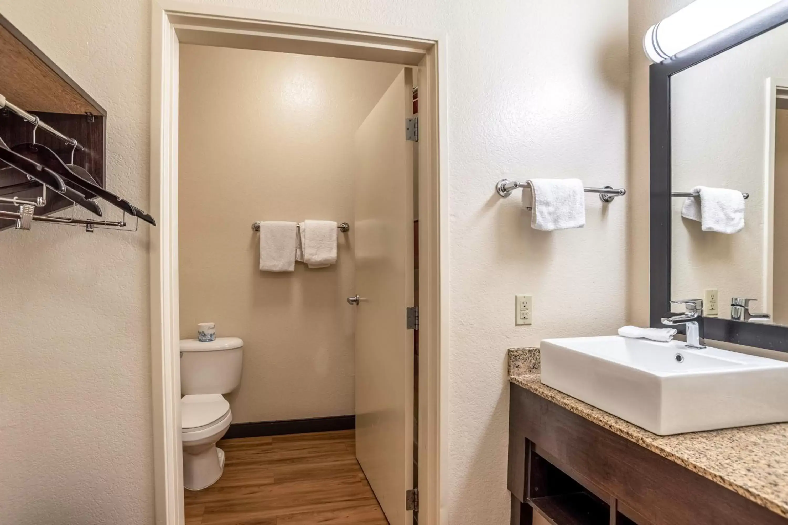 Bathroom in Red Roof Inn PLUS+ Tempe - Phoenix Airport
