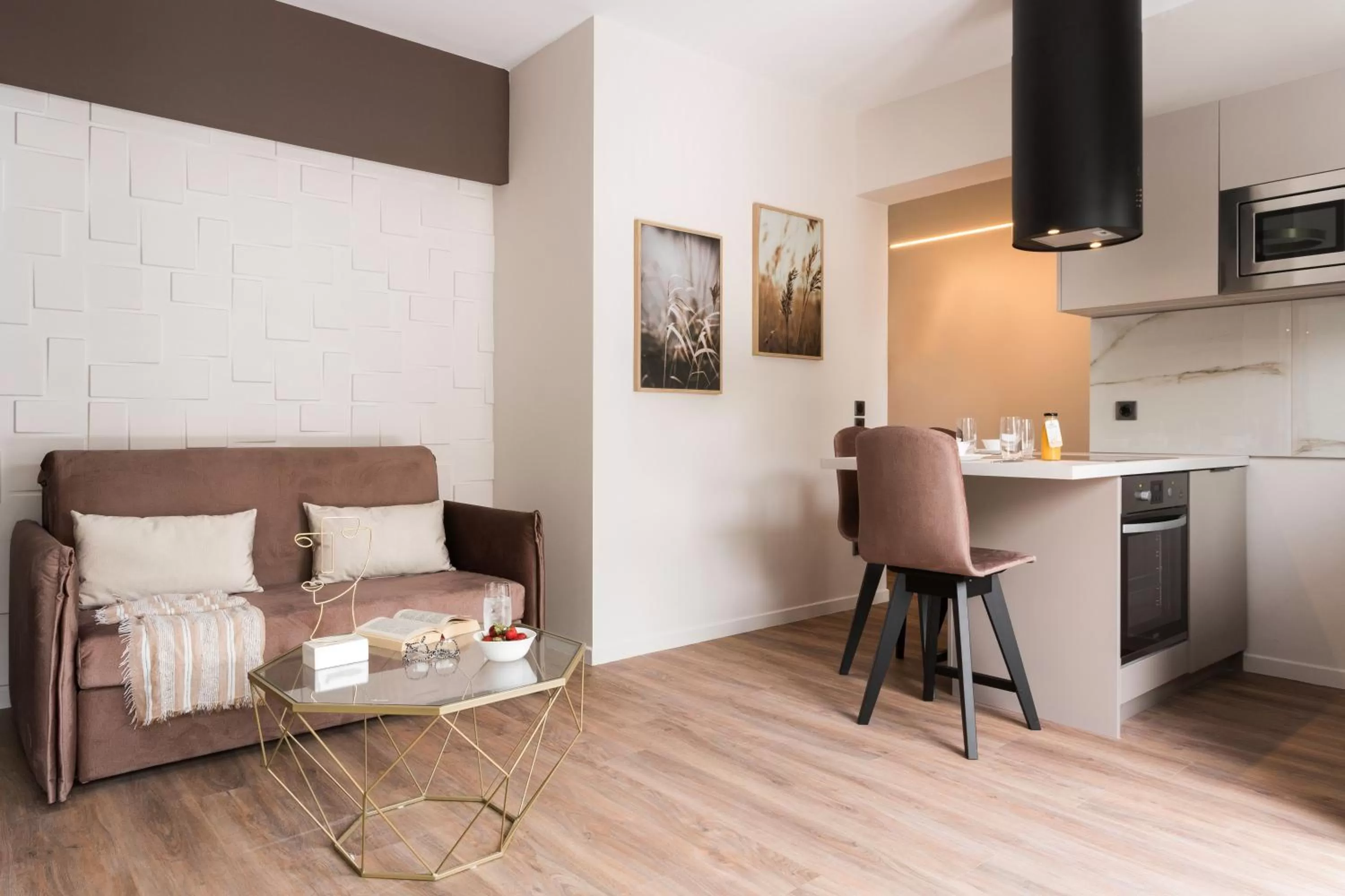 Kitchen or kitchenette in LUX&EASY Athens Downtown Apartments