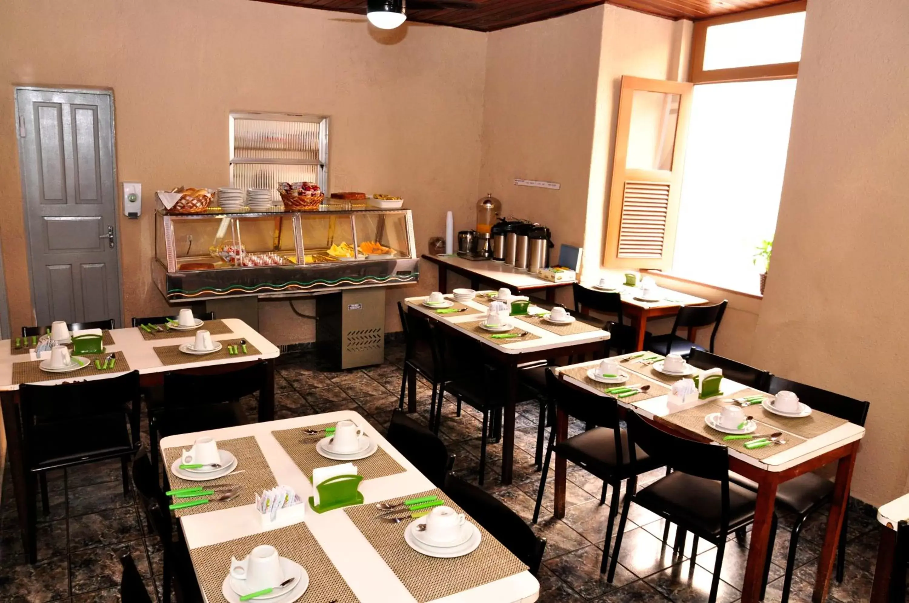 Restaurant/places to eat in Hotel Plaza Riazor Restaurant/places to eat in Hotel Plaza Riazor